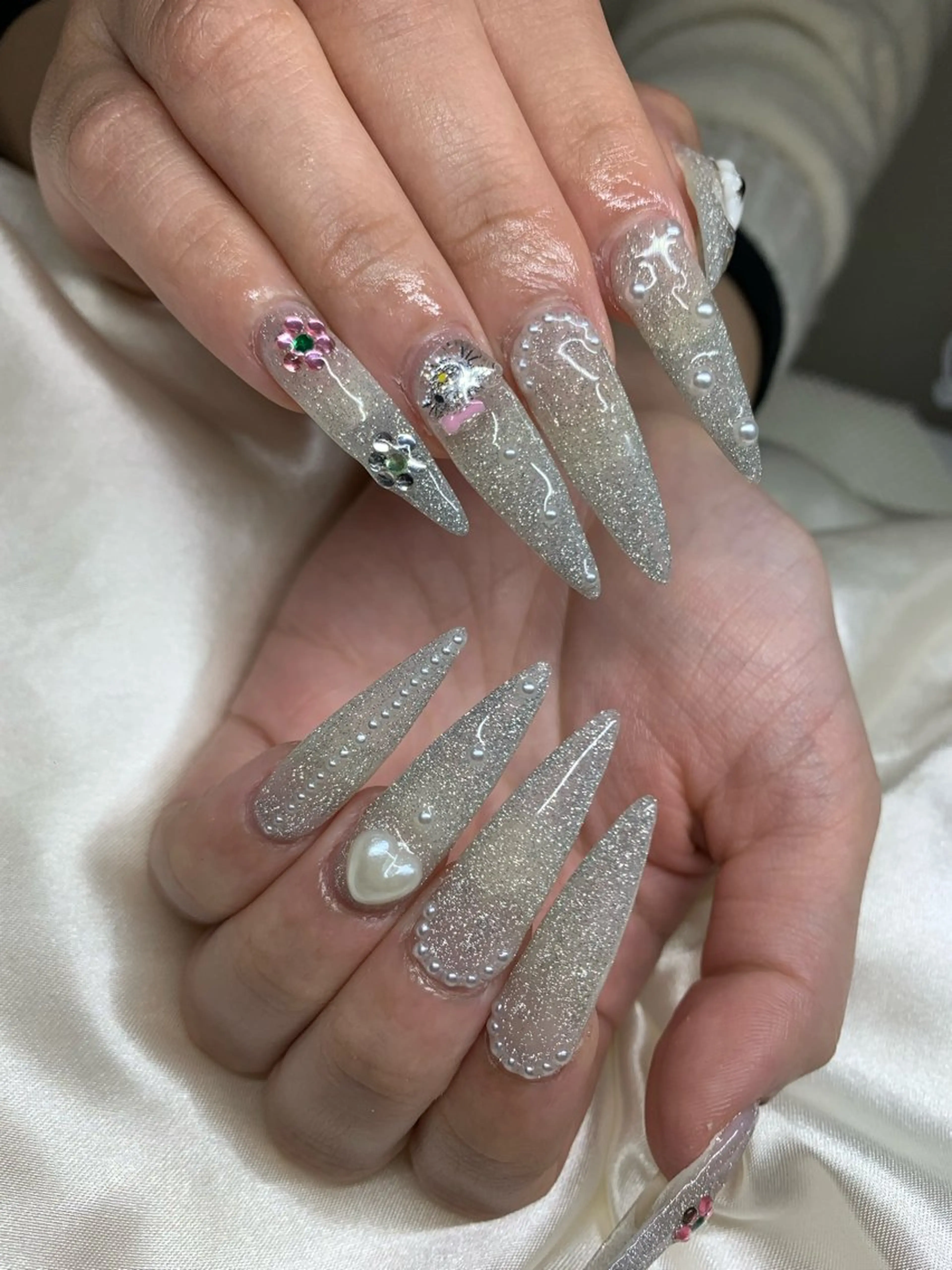 ネイル アートネイル オーロラネイル フレンチネイル ジェルネイル ガラスフレンチ RINN ANA.CHUOのネイルデザイン