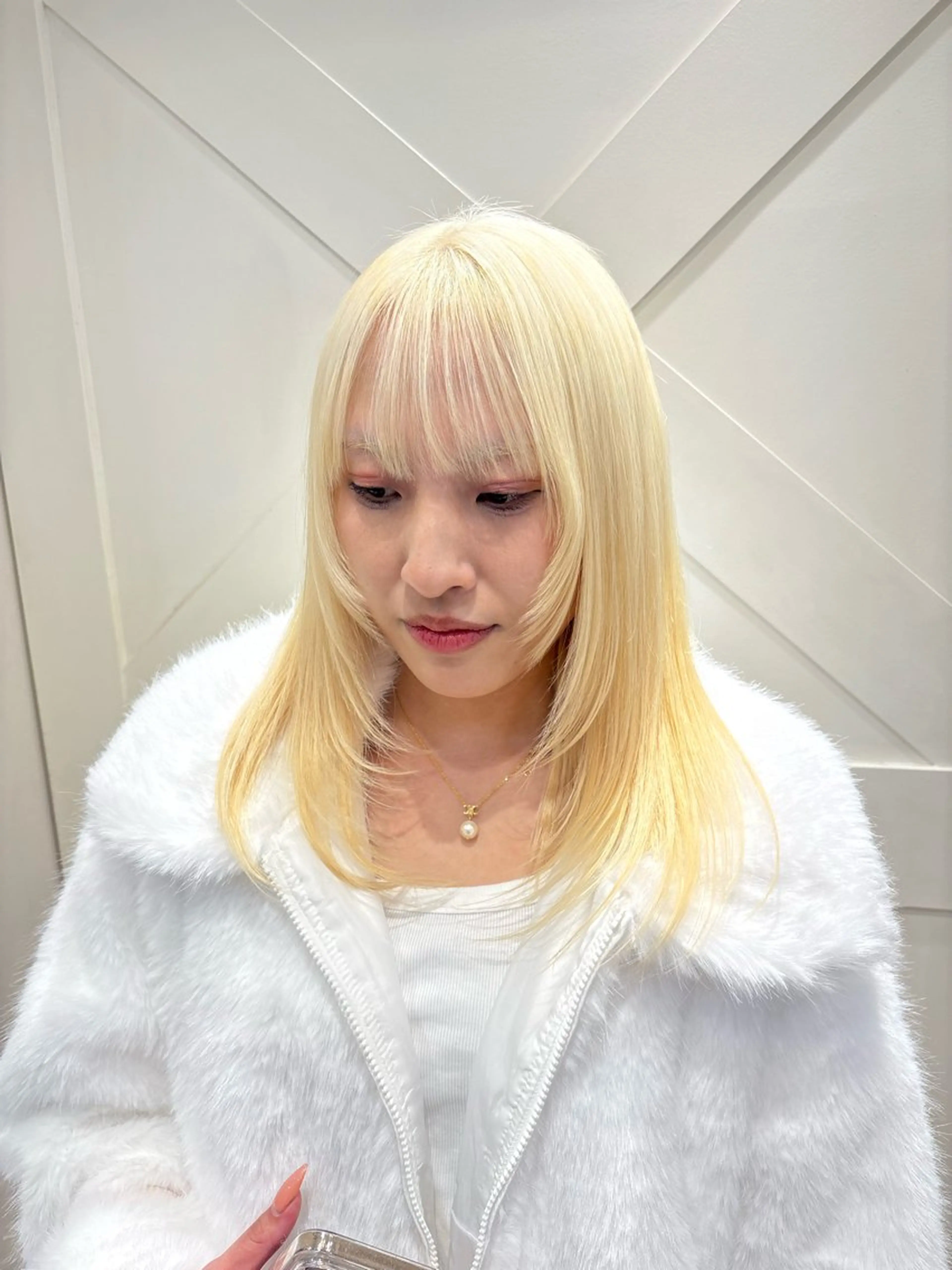 ロング カラー ブロンド ヘアカラー ハイトーンカラー シールエクステのヘアスタイル