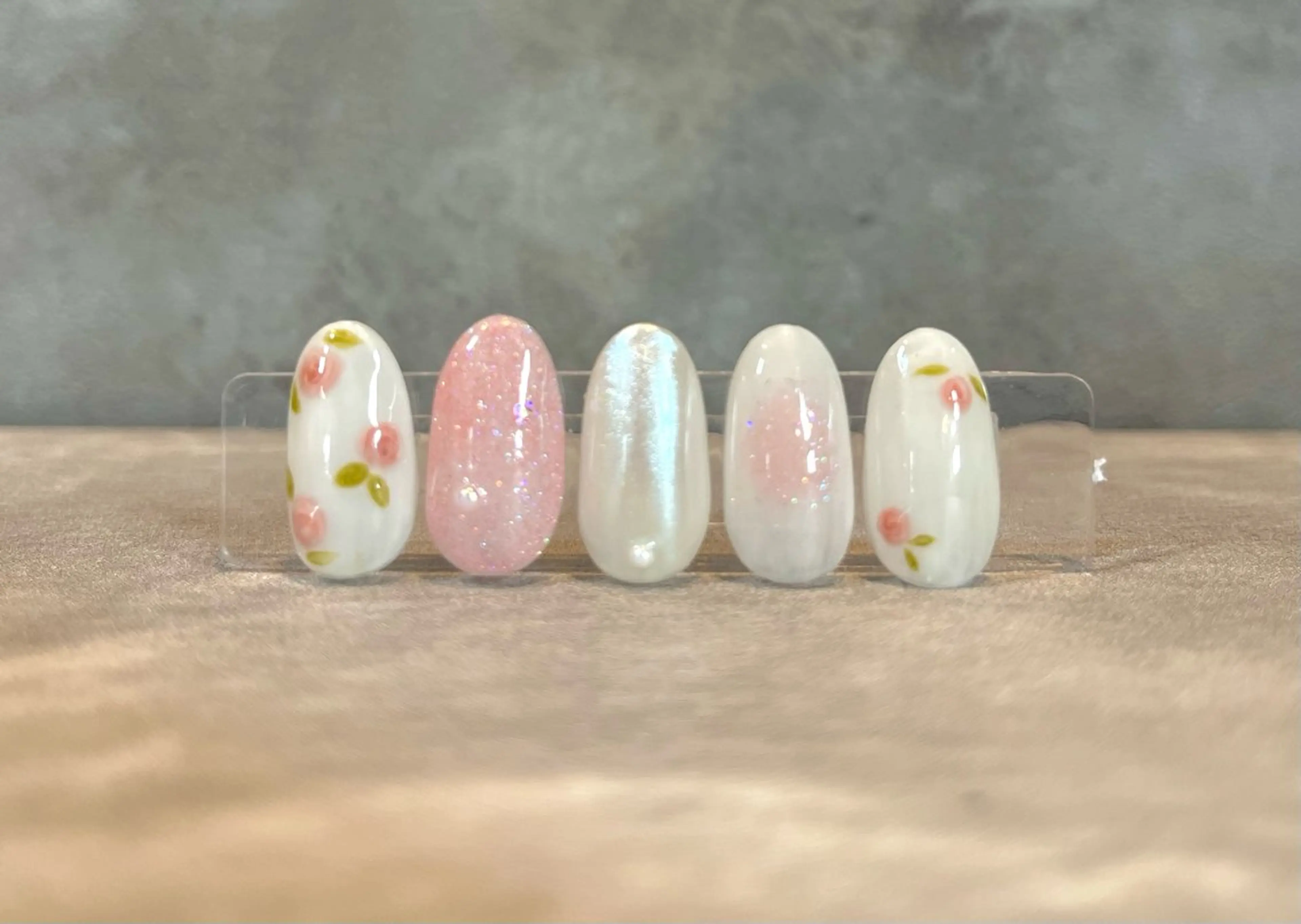 ネイル ROI スタッフのマツエク・マツパデザイン