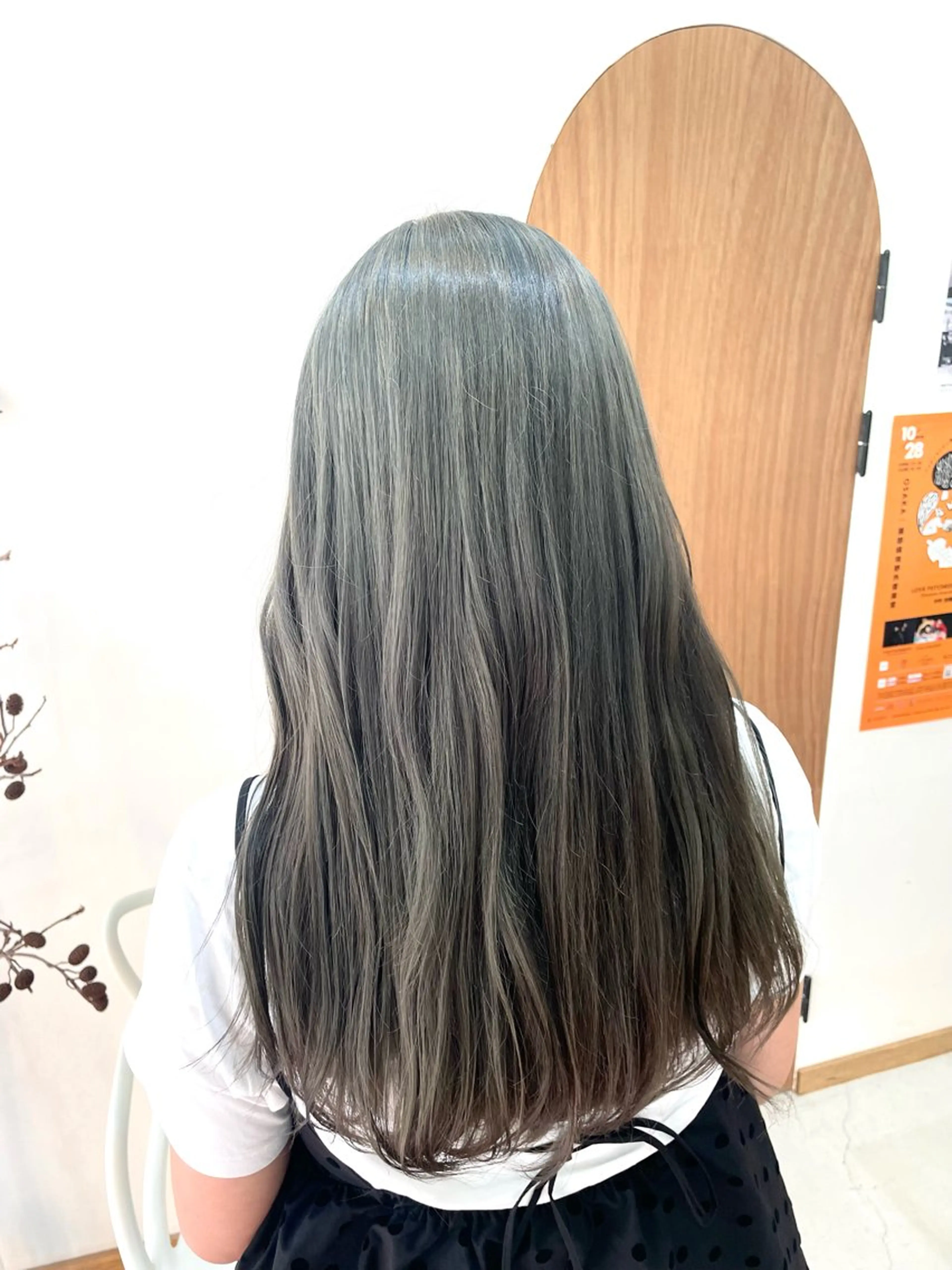 ロング カラー ベージュカラー ブリーチ オリーブベージュ カット ヘアカラー 慎太朗/パーマ/ボブ /センターパートのヘアスタイル