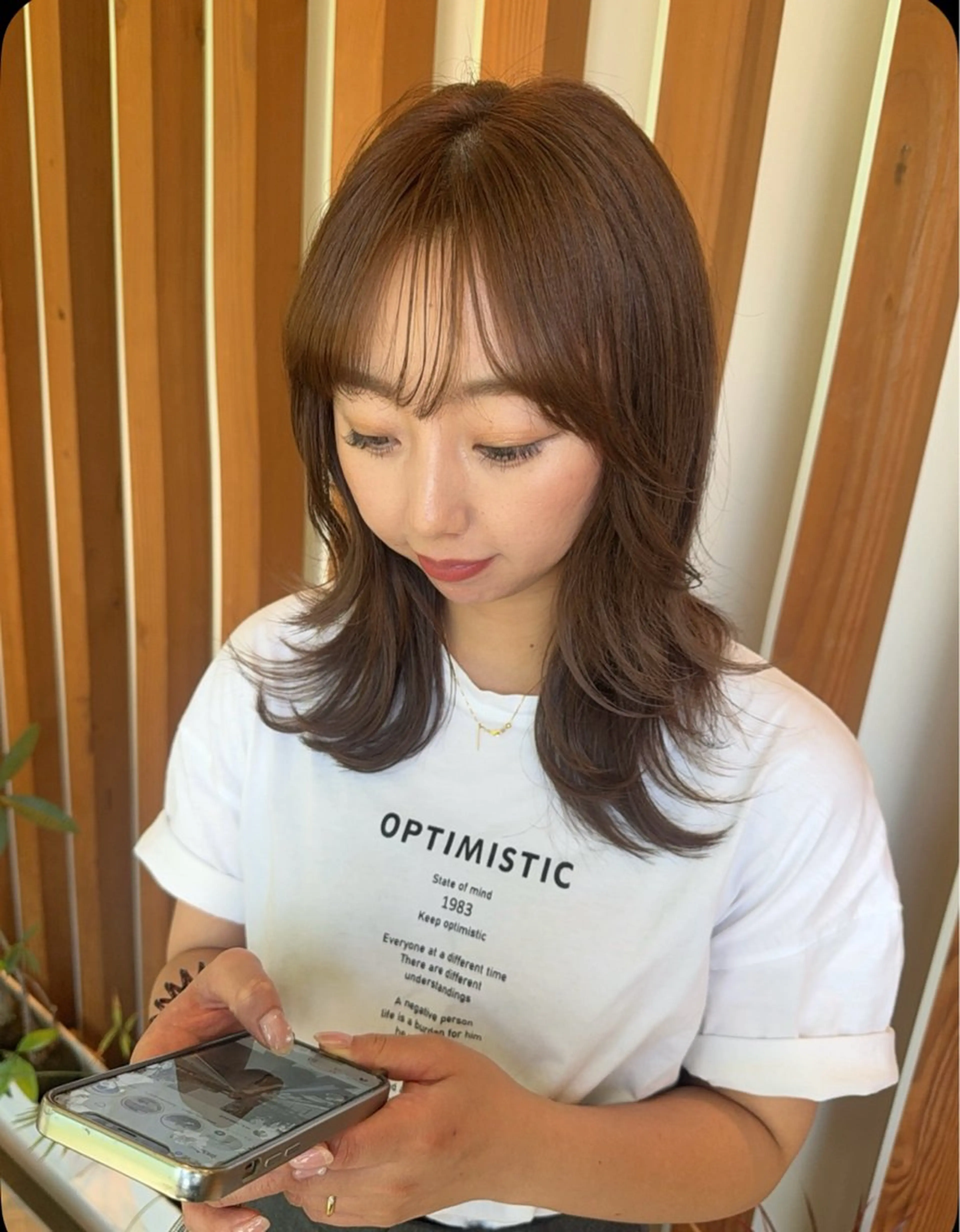ミディアム レイヤーカット 中農 有梨恵のヘアスタイル