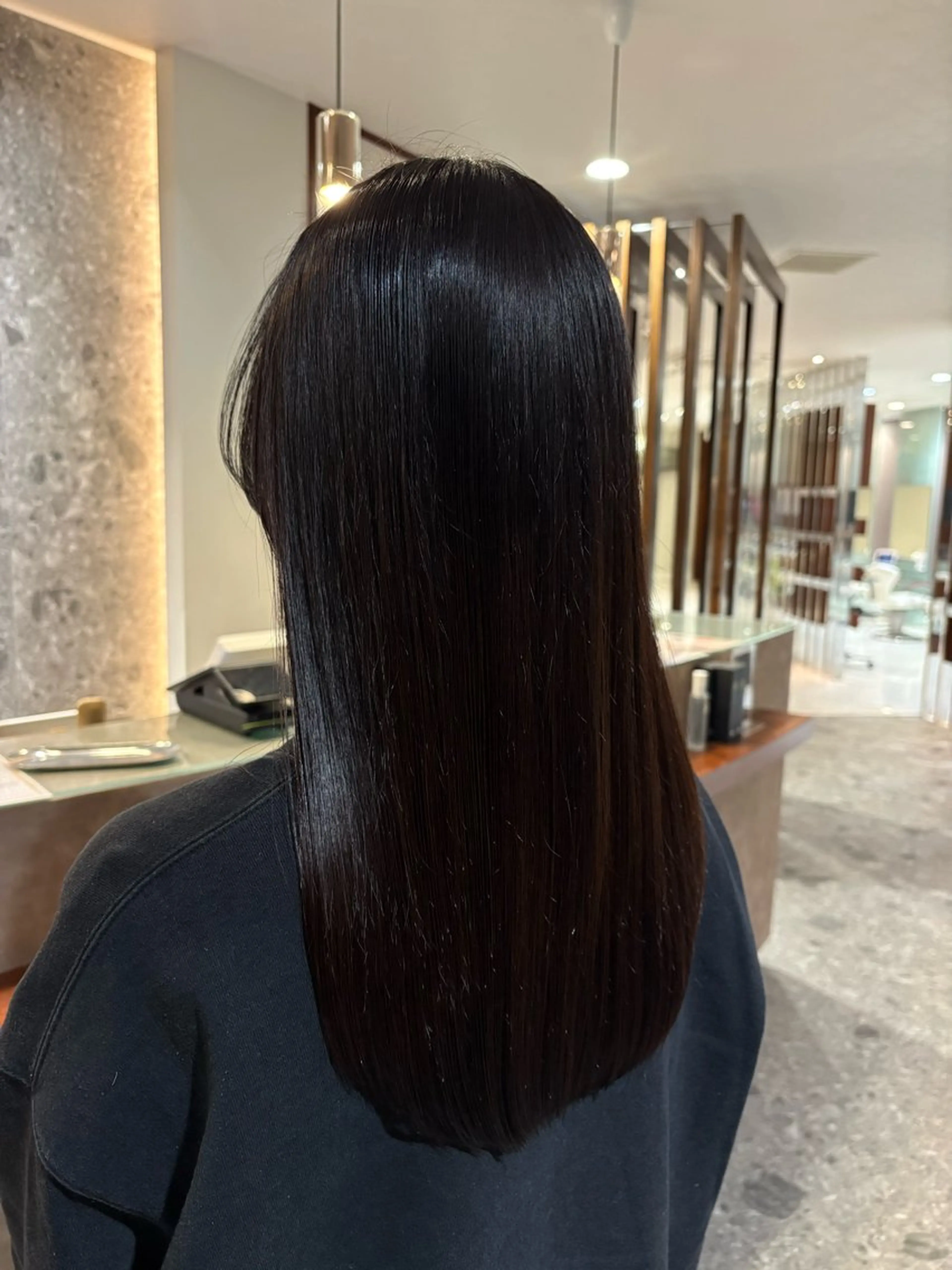 ロング アッシュ アッシュブラウン 関 真理菜のヘアスタイル