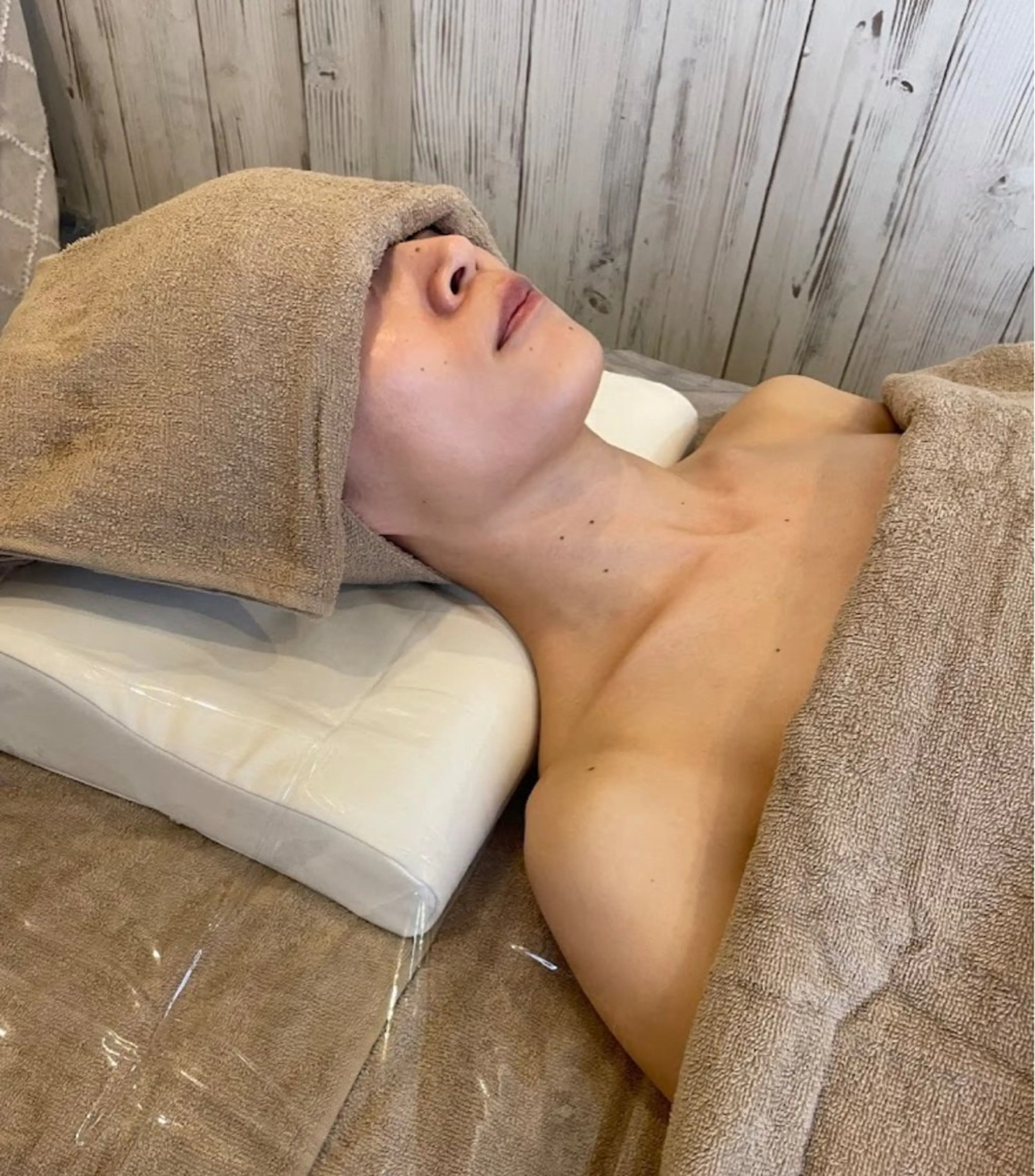 Re room. 女性スタイリストのヘアスタイル