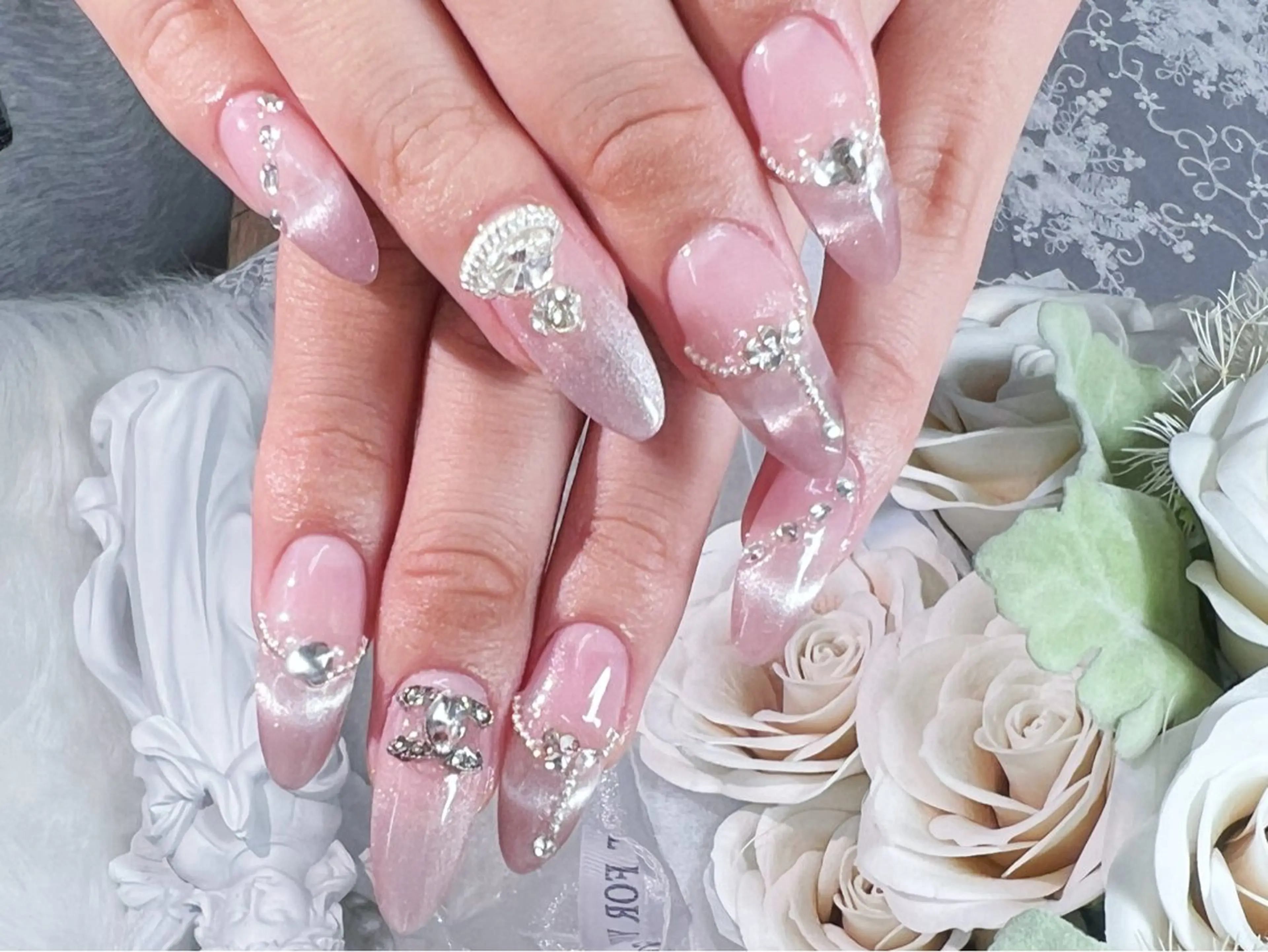 ネイル フレンチネイル ガーリー 韓国ネイル マグネットネイル 持ち込み ハンドネイル Painty nailのネイルデザイン