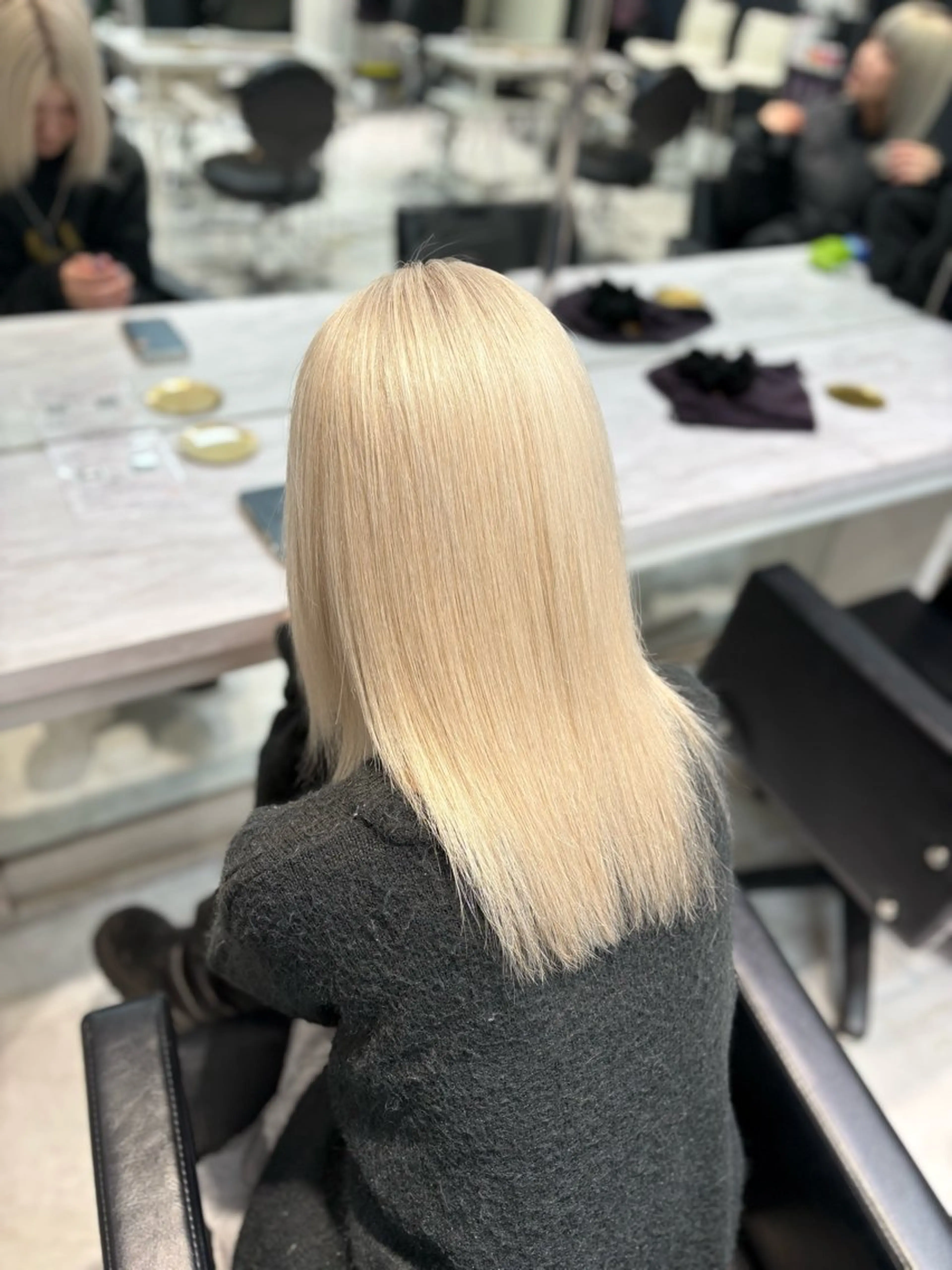 セミロング カラー ブロンド カット ヘアカラー トリートメント ヘアセット 色落ち綺麗🩰ハイ トーン🎀RINKAのヘアスタイル