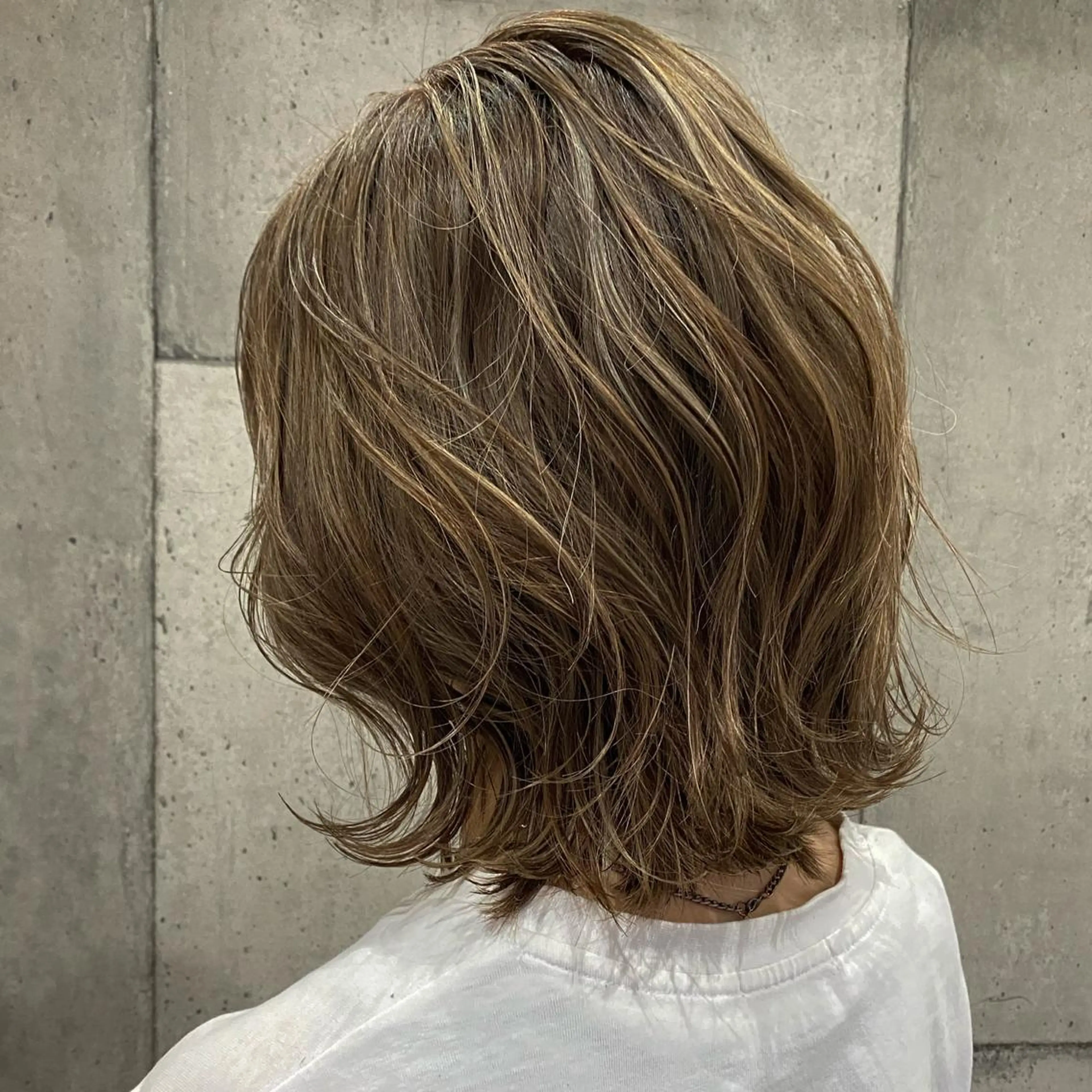 ミディアム カラー ハイライトカラー ハイライト ヘアカラー 東 寛道のヘアスタイル