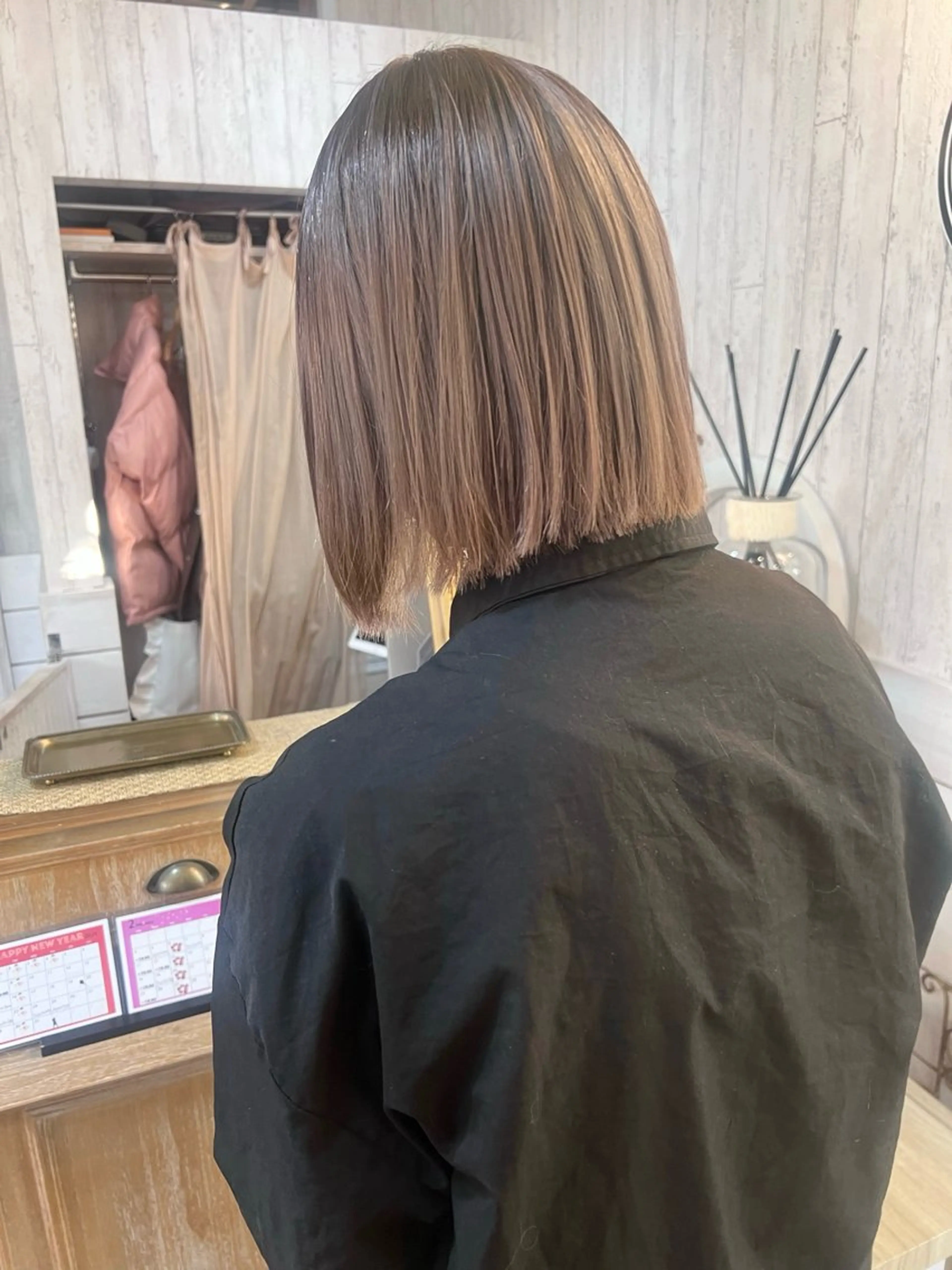 ミディアム カラー 切りっぱなしボブ アディクシーカラー アッシュ ベージュカラー ブリーチ ヘアカラー トリートメント 初めてでも失敗しない 透明感カラー　Miiのヘアスタイル