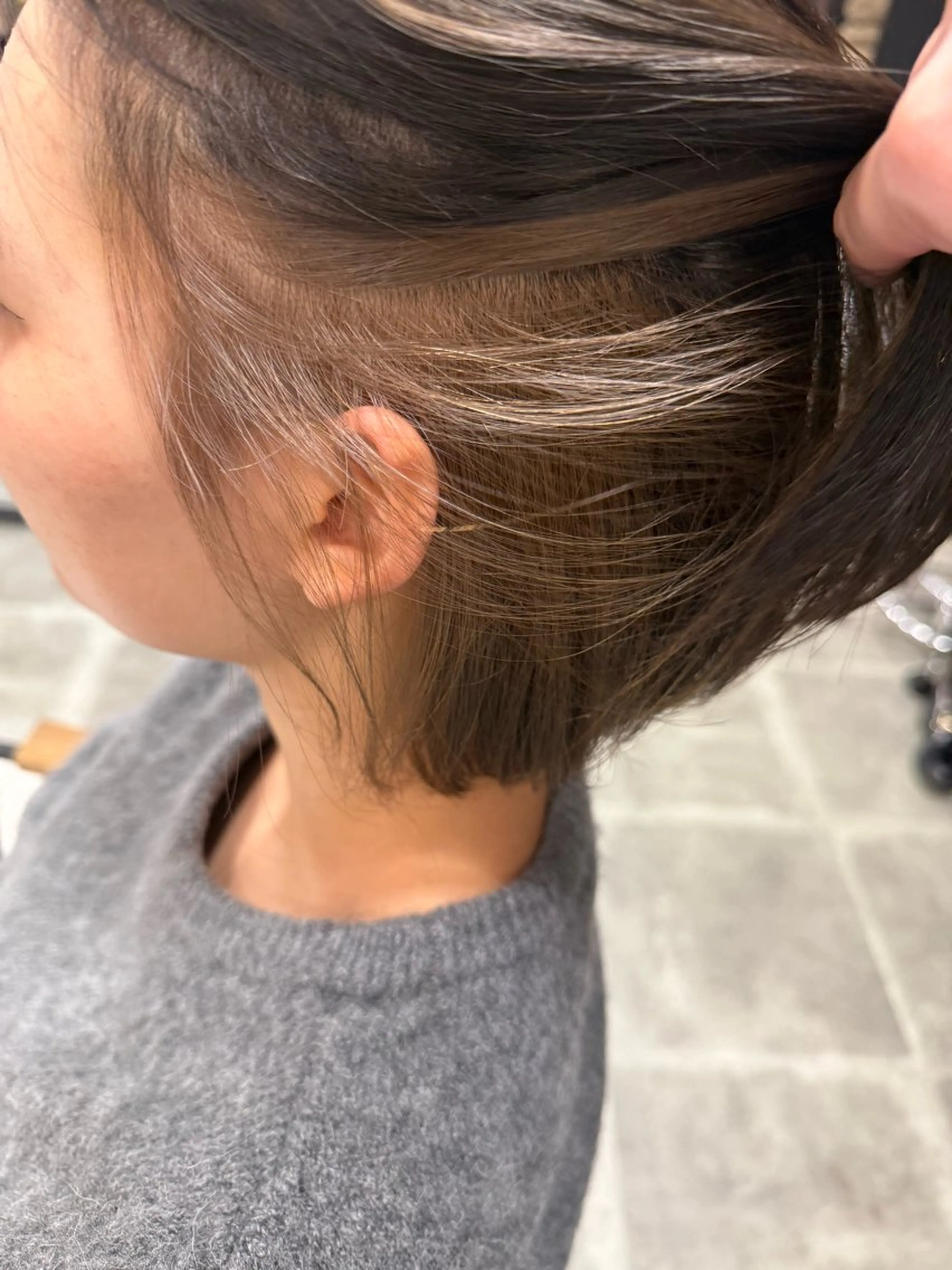 ミディアム カラー ベージュカラー インナーカラー 長谷川 遥のヘアスタイル