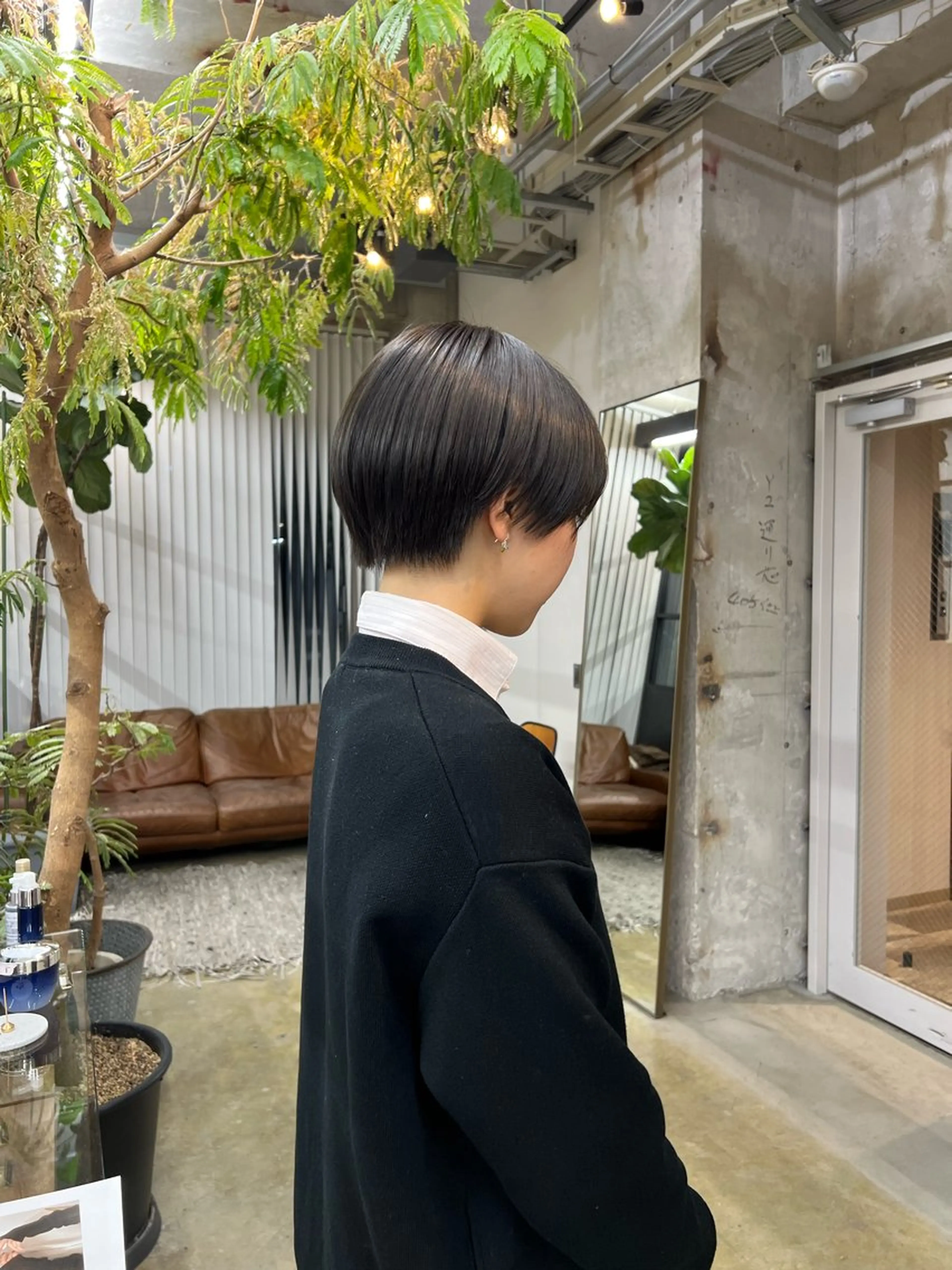 ショート azumi/ボブ/暖 色/オリーブ/縮毛のヘアスタイル