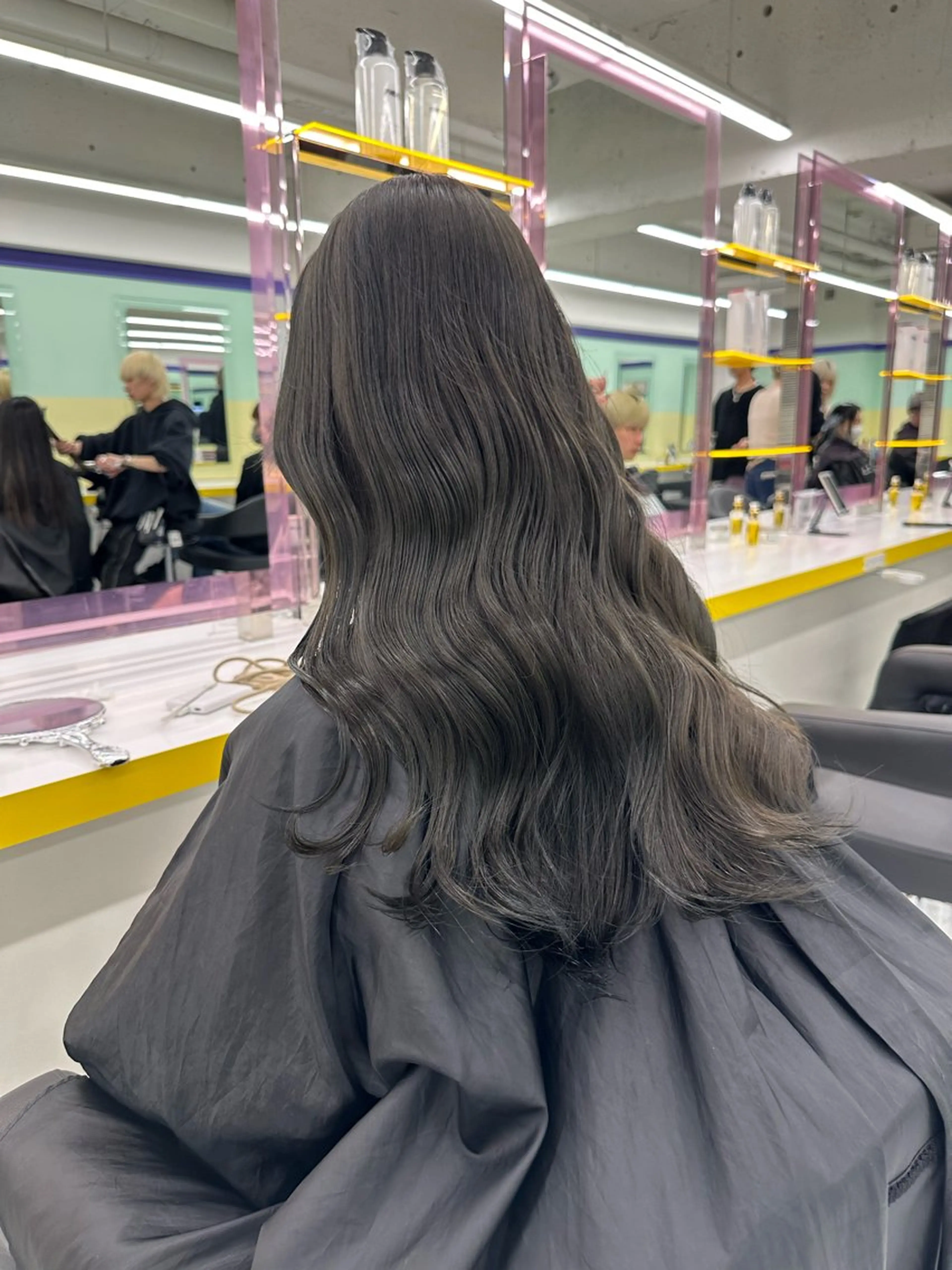 カラー ヘアカラー トリートメント 地毛風縮毛矯正飛我 赤み無し透明感ヘアのヘアスタイル