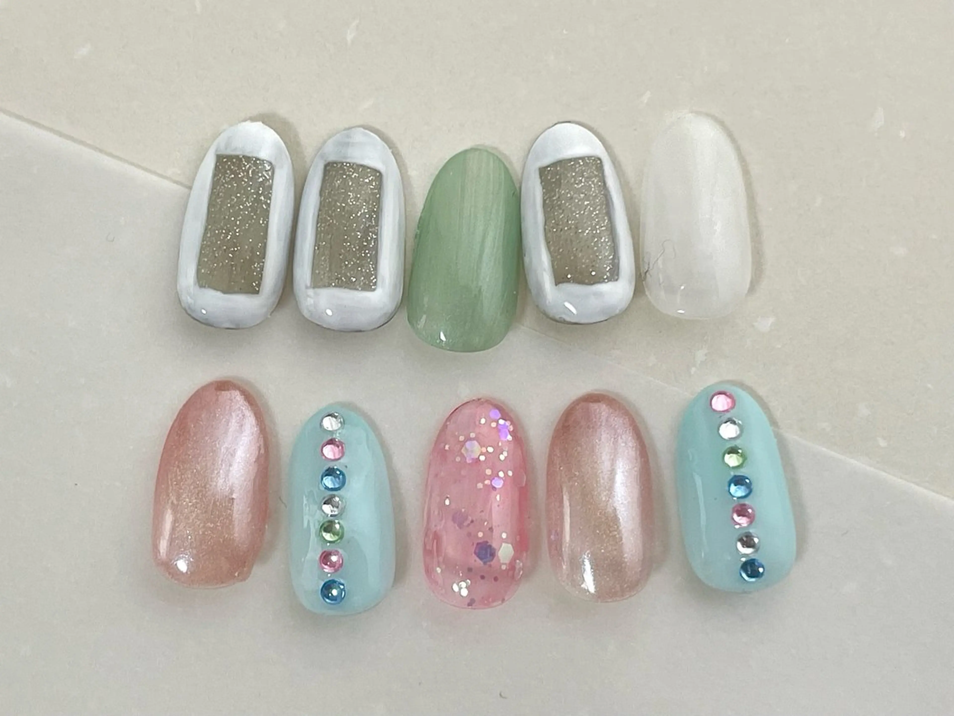 ネイル マグネットネイル ストーンネイル ハンドネイル ショートネイル専門店フェルンヴェー所属・ショートネイル専門店 フェルンヴェー代々木のネイルデザイン