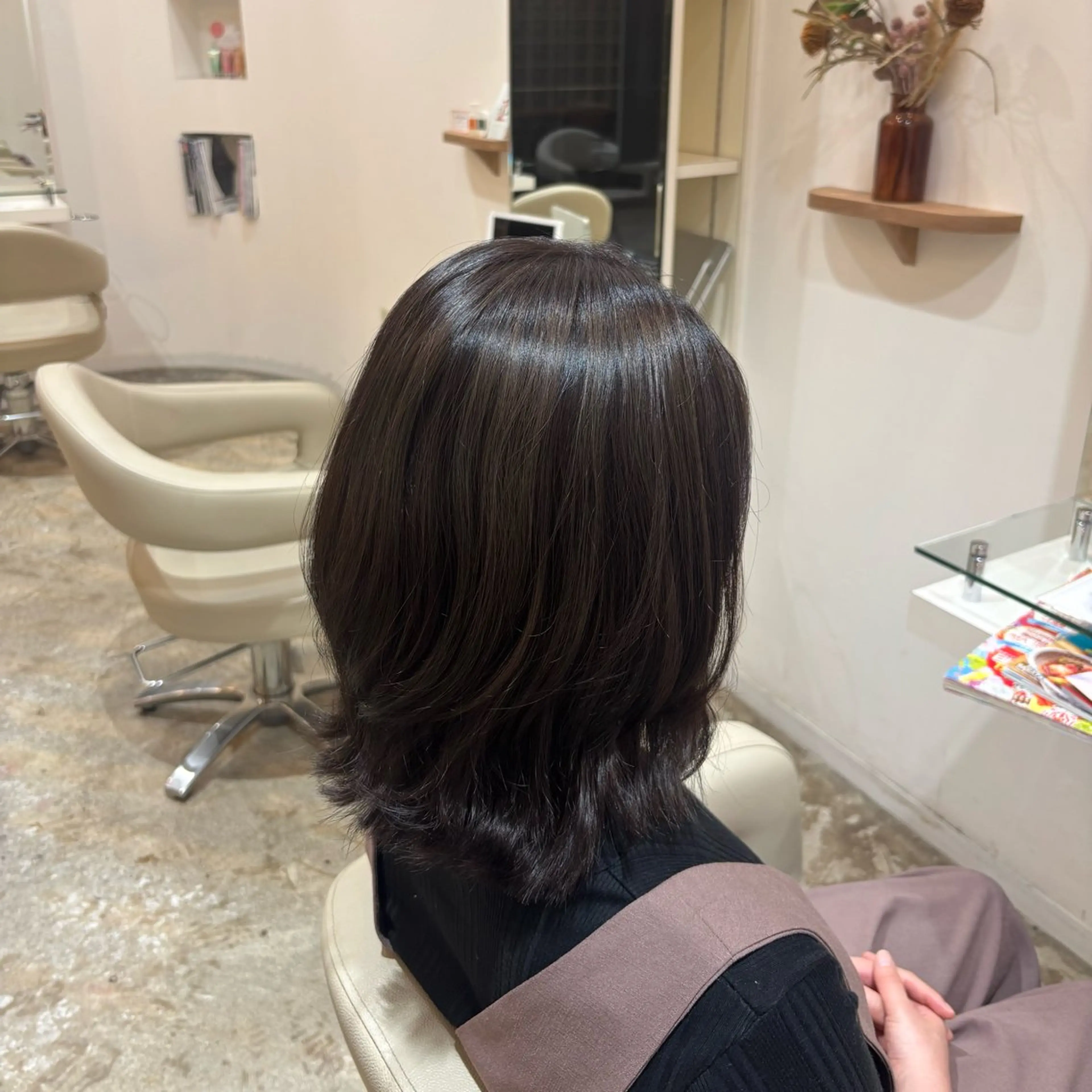 ミディアム カラー ミディアムレイヤー バレイヤージュ ハイライトカラー ハイライト レイヤーカット 佐藤 優里のヘアスタイル