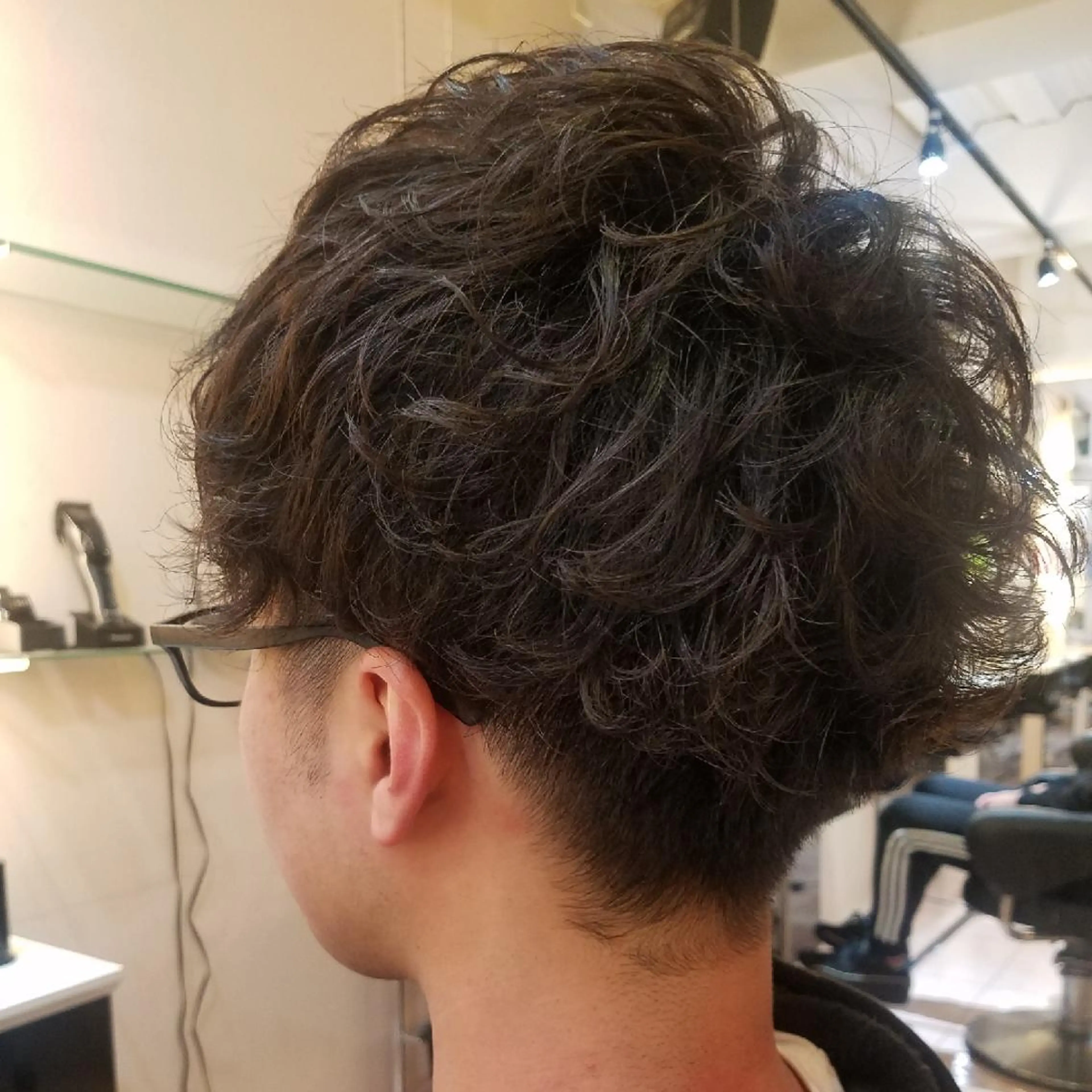ミディアム パーマ メンズ ミディアムパーマ メンズパーマ カット パーマ 内村 純也のヘアスタイル