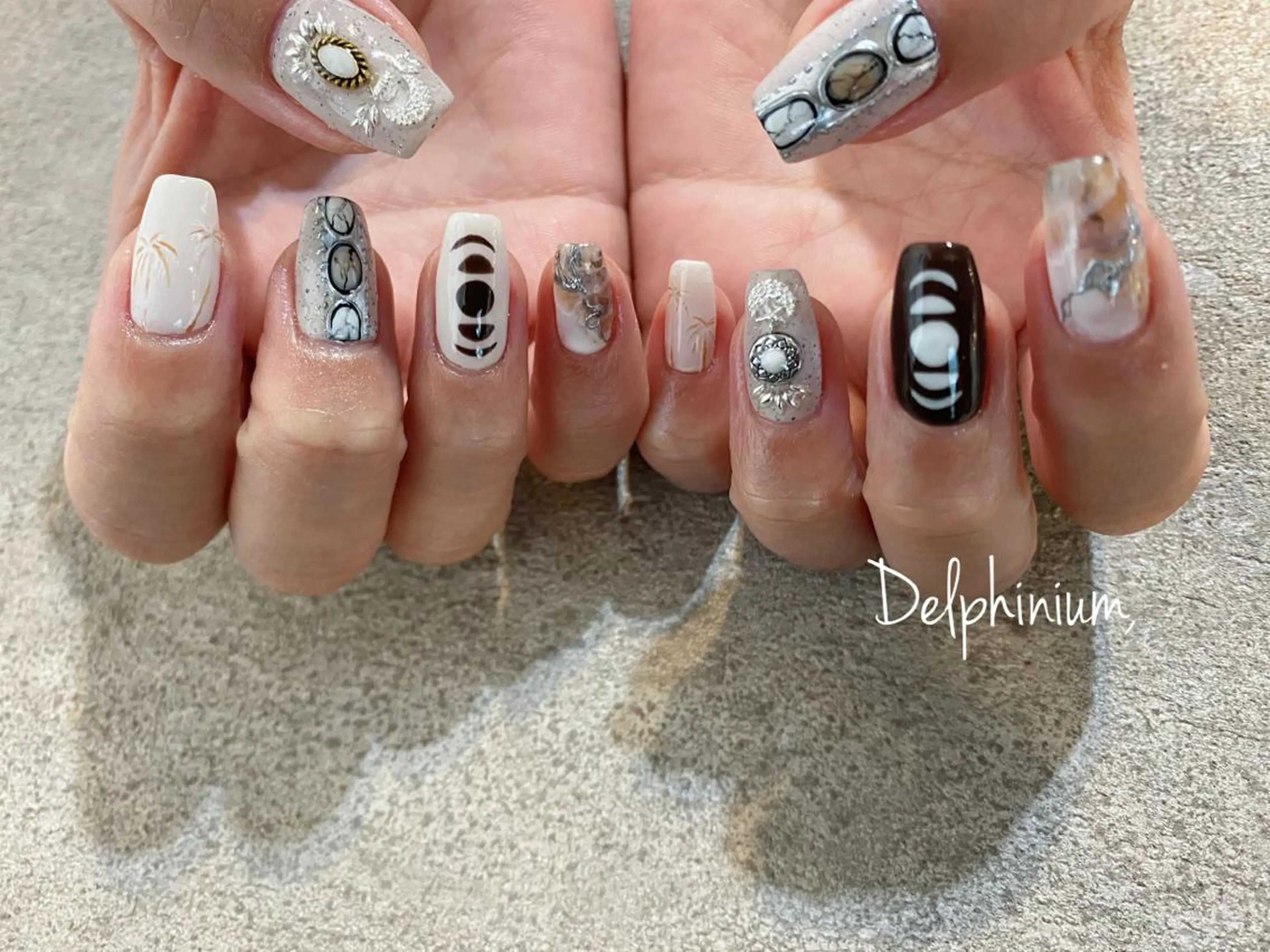 ネイル アートネイル カジュアル ストーンネイル ハンドネイル 岡本 友恵のネイルデザイン