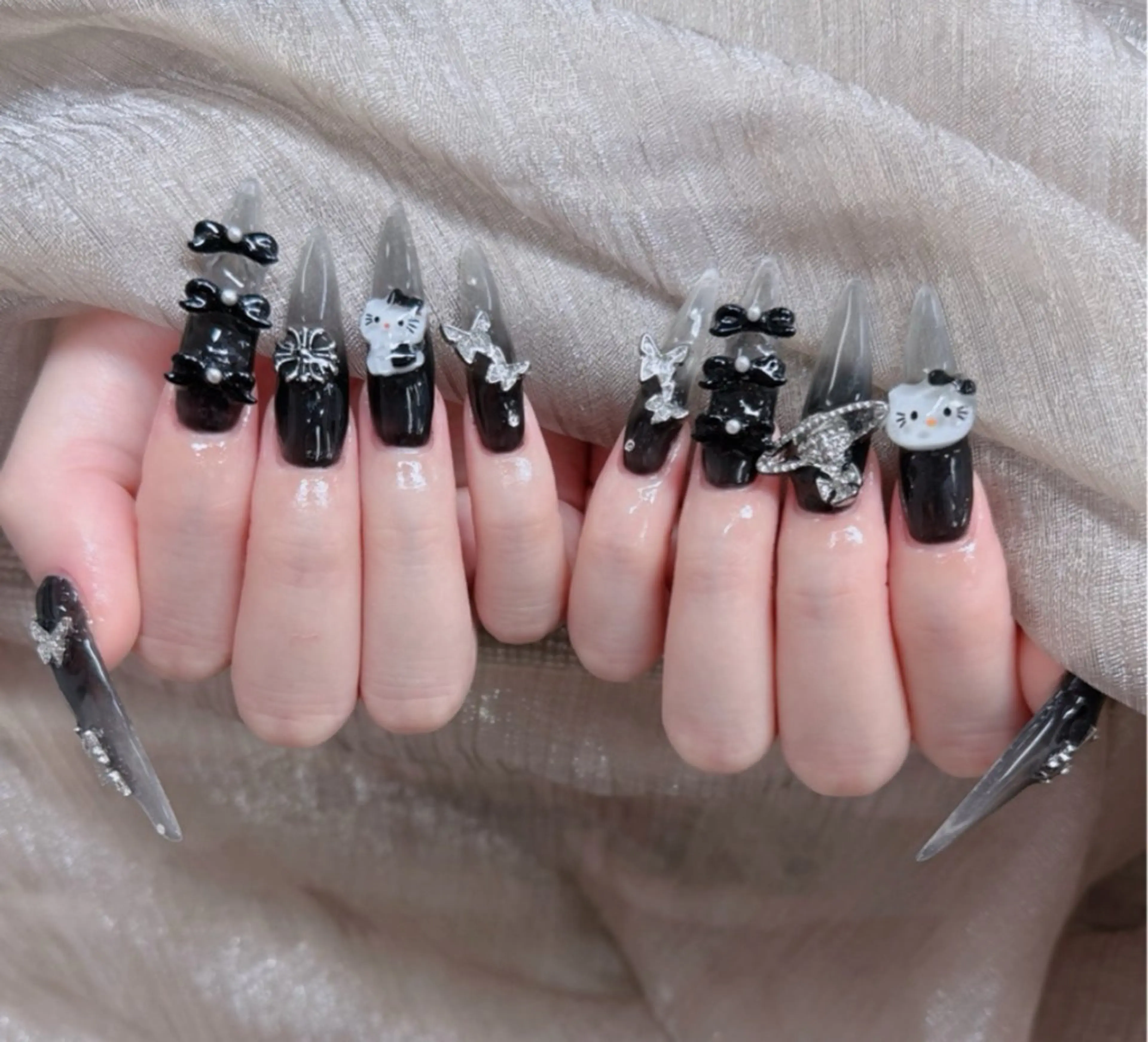 ネイル フレンチネイル ジェルネイル ガラスフレンチ ハロウィン ハート ハンドネイル H.baby Nail Salonのネイルデザイン