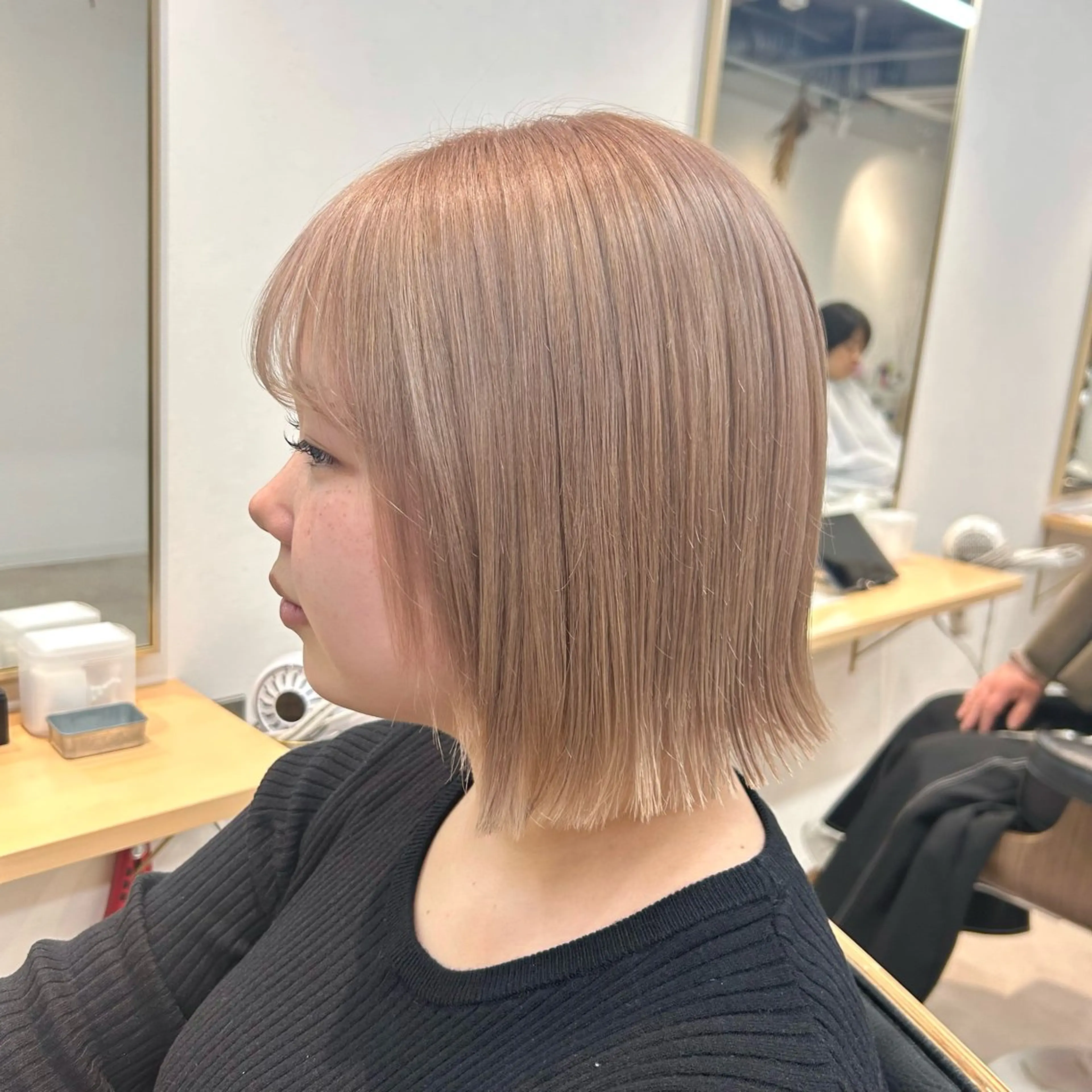 ミディアム カラー カット ヘアカラー トリートメント 艶カラー/レイヤー/ ハイトーン/まなみのヘアスタイル