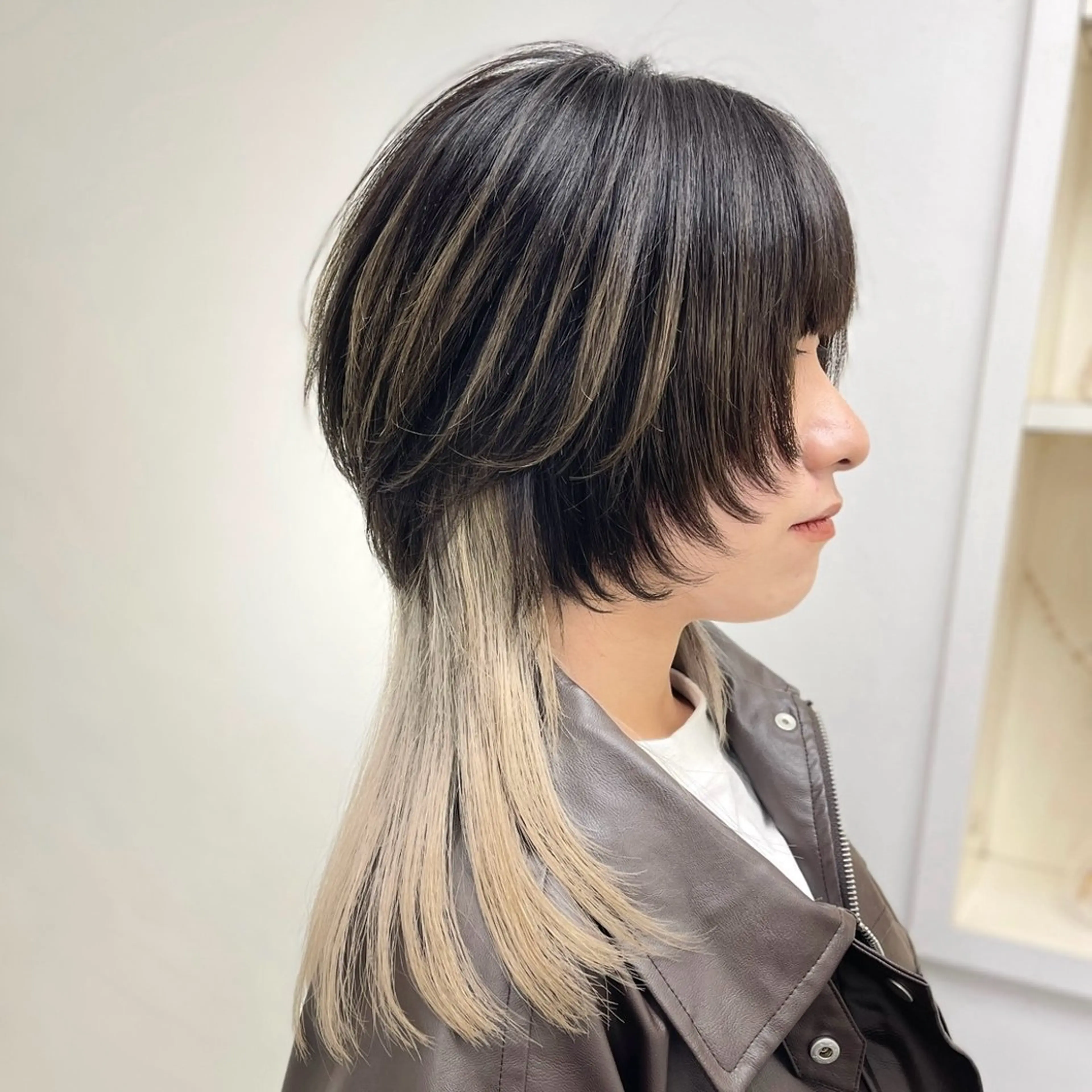 セミロング 顔周りカット レイヤーカット ウルフカット カット ヘアカラー トリートメント 藤原 亜美🤍のヘアスタイル