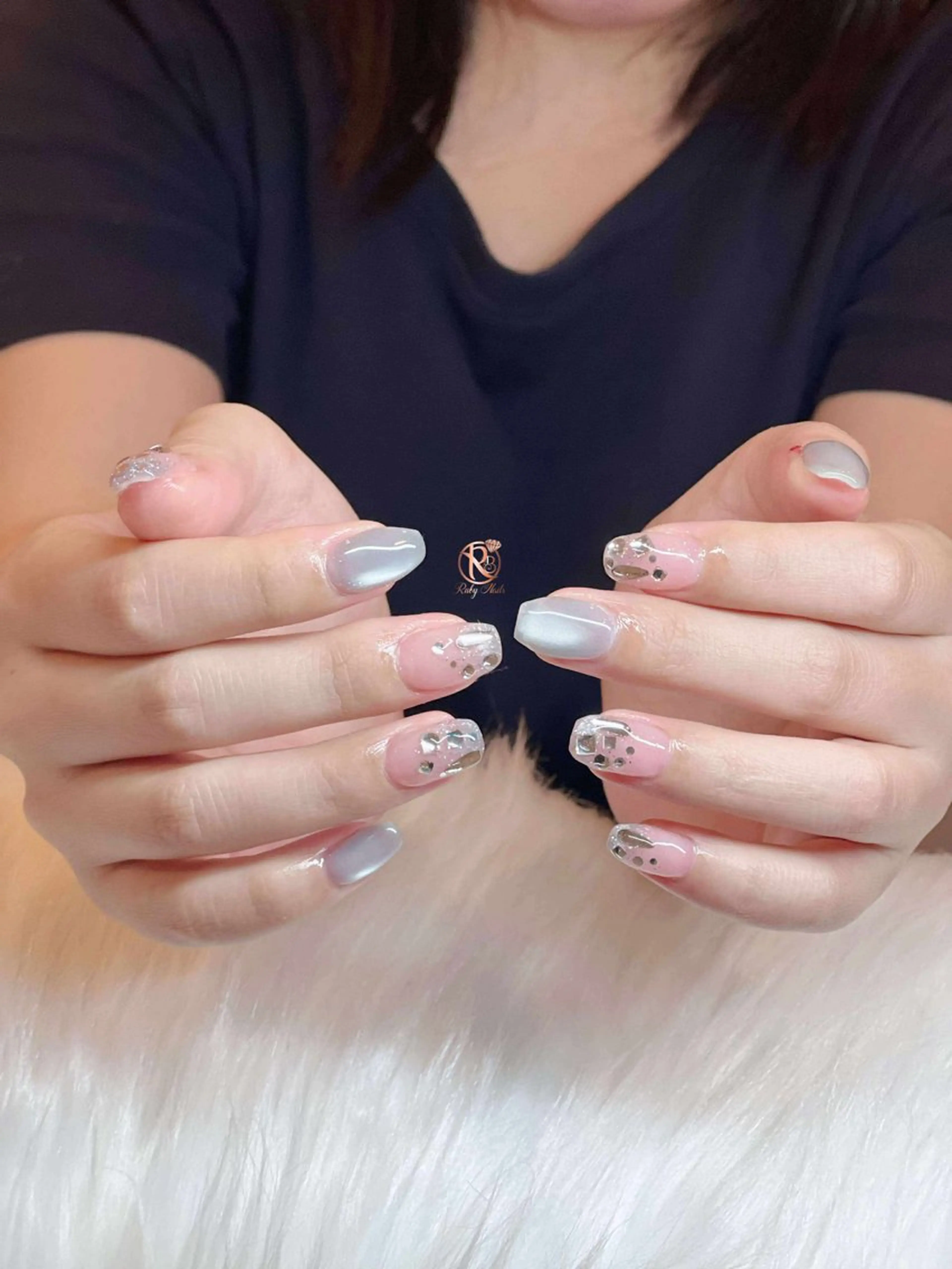 ネイル チークネイル フットネイル フレンチネイル グラデーション キラキラネイル Yukichan 日暮里店のネイルデザイン