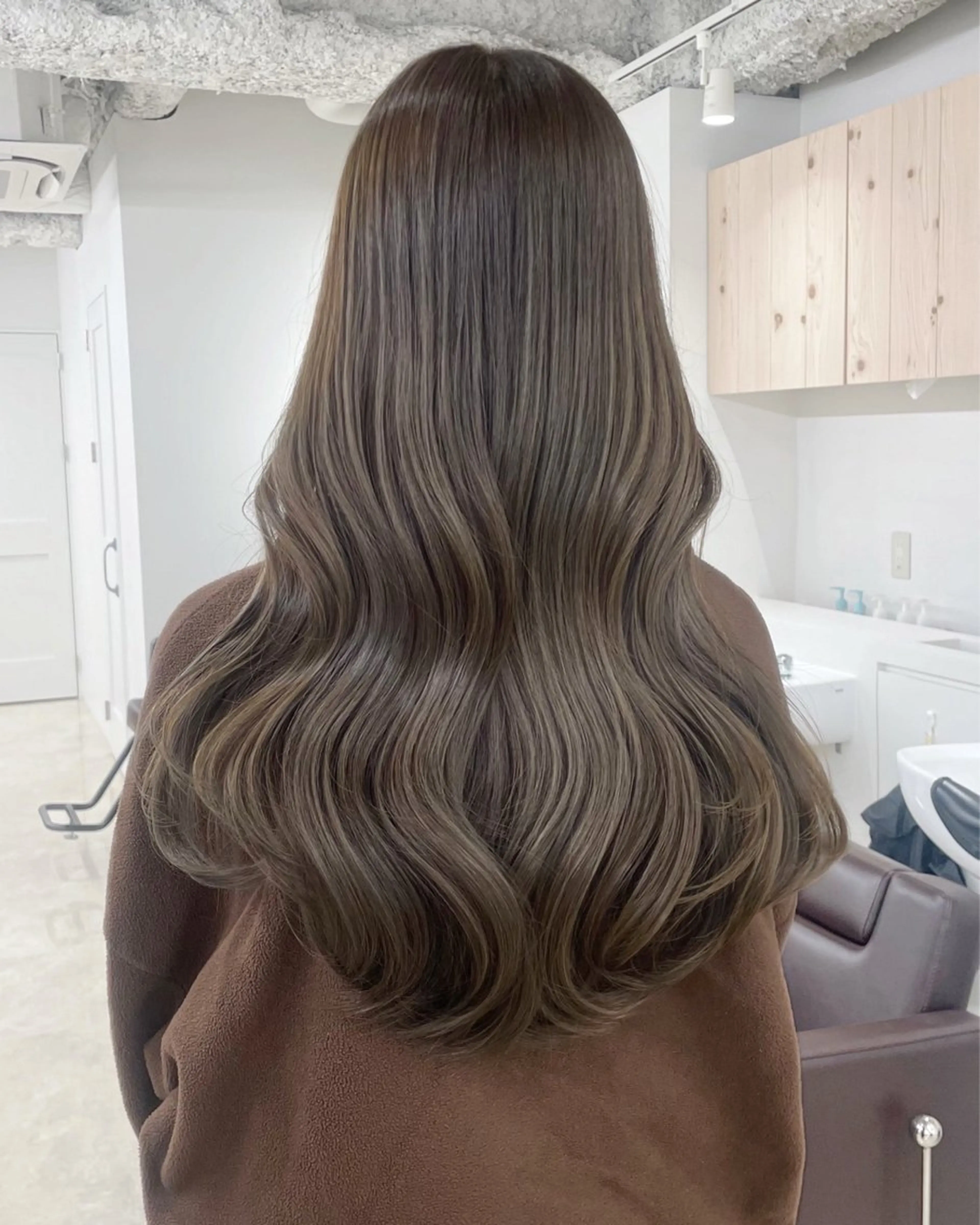 セミロング カラー ヘアカラー トリートメント 新宿/韓国ヘア/ 髪質改善ストレートのヘアスタイル