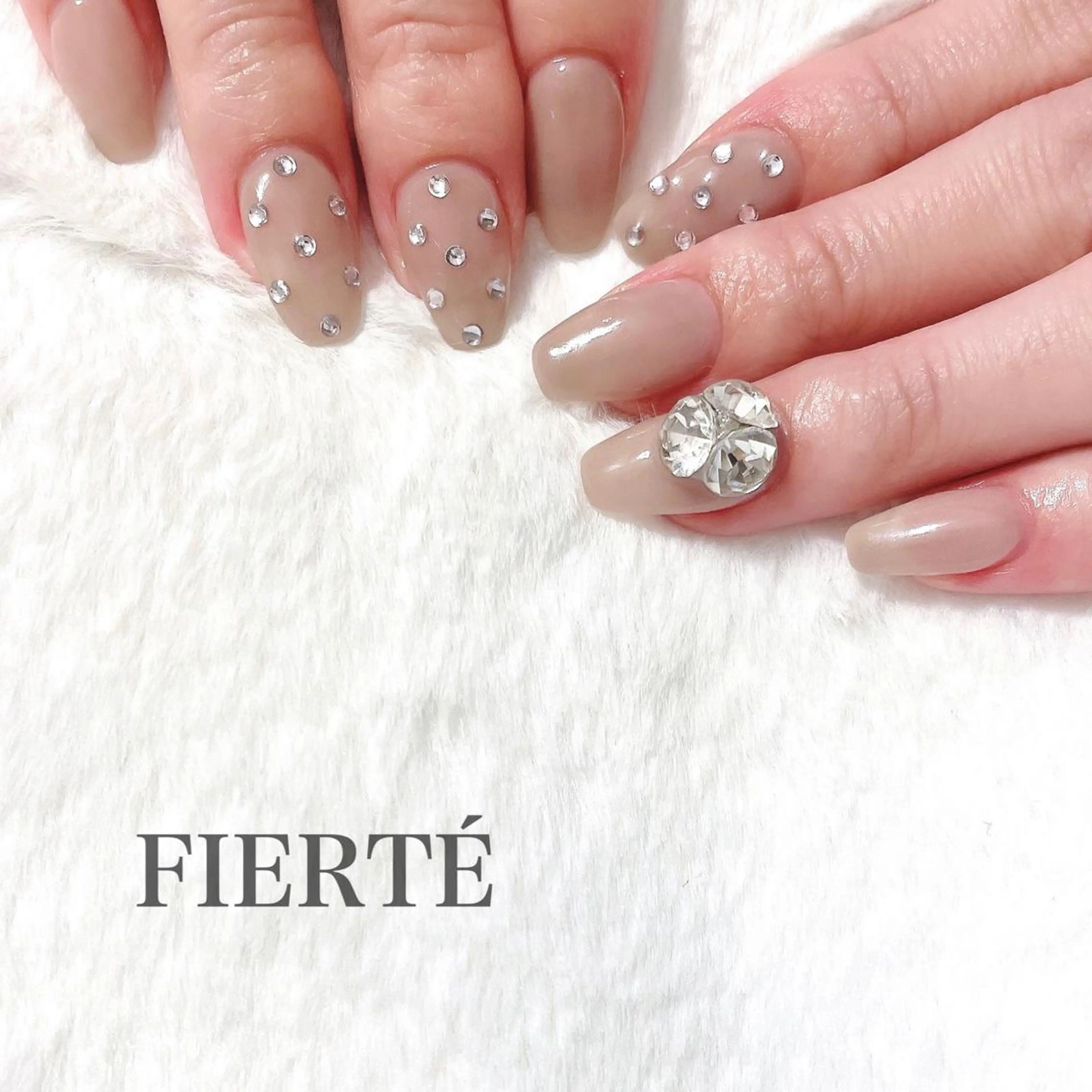 ネイル キラキラネイル ワンカラーネイル ストーンネイル ハンドネイル FIERTÉ所属・FIERTÉ Miyuのネイルデザイン
