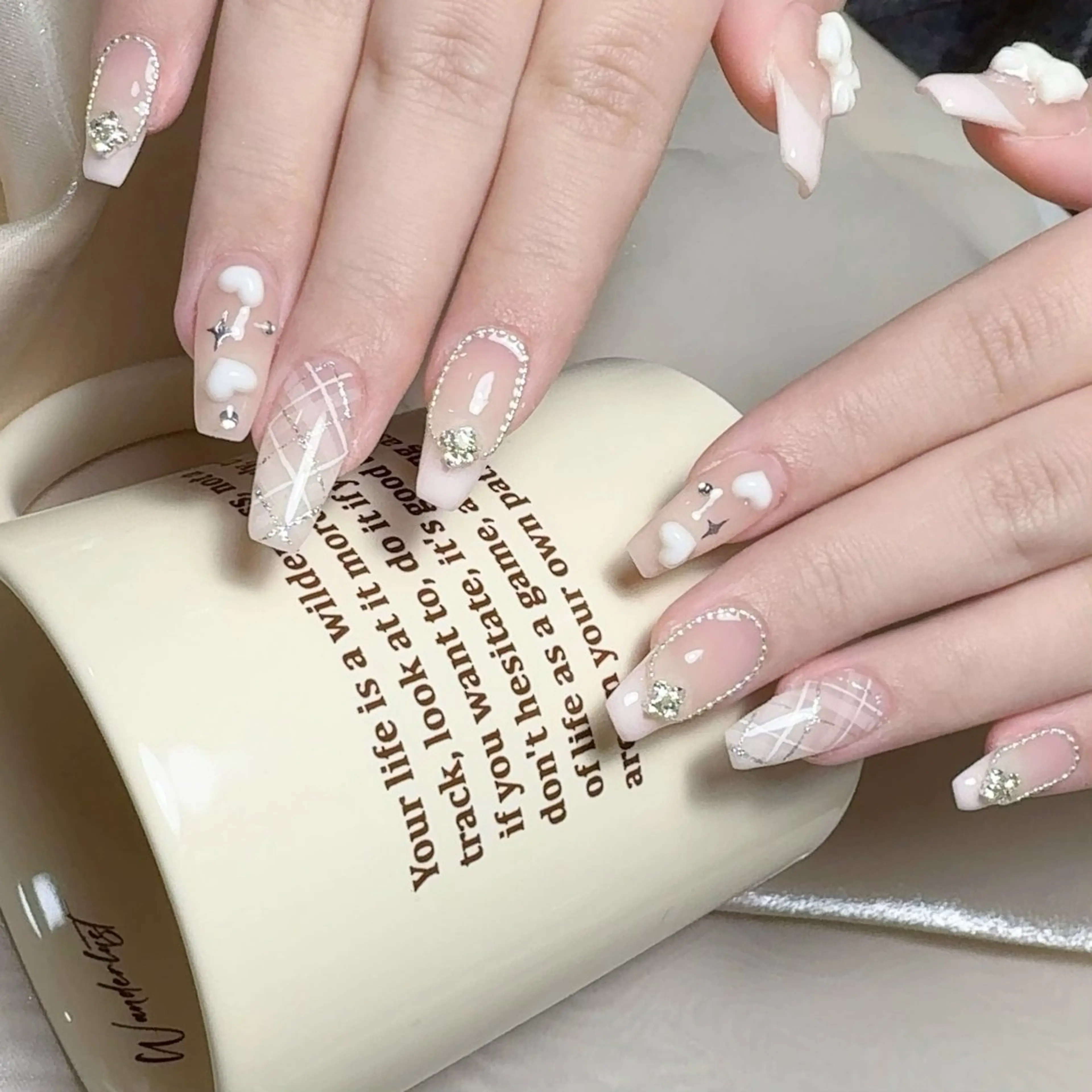 メンズ ネイル メンズ韓国風 アートネイル オーロラネイル ガーリー キラキラネイル Nail salon 木にいるのネイルデザイン