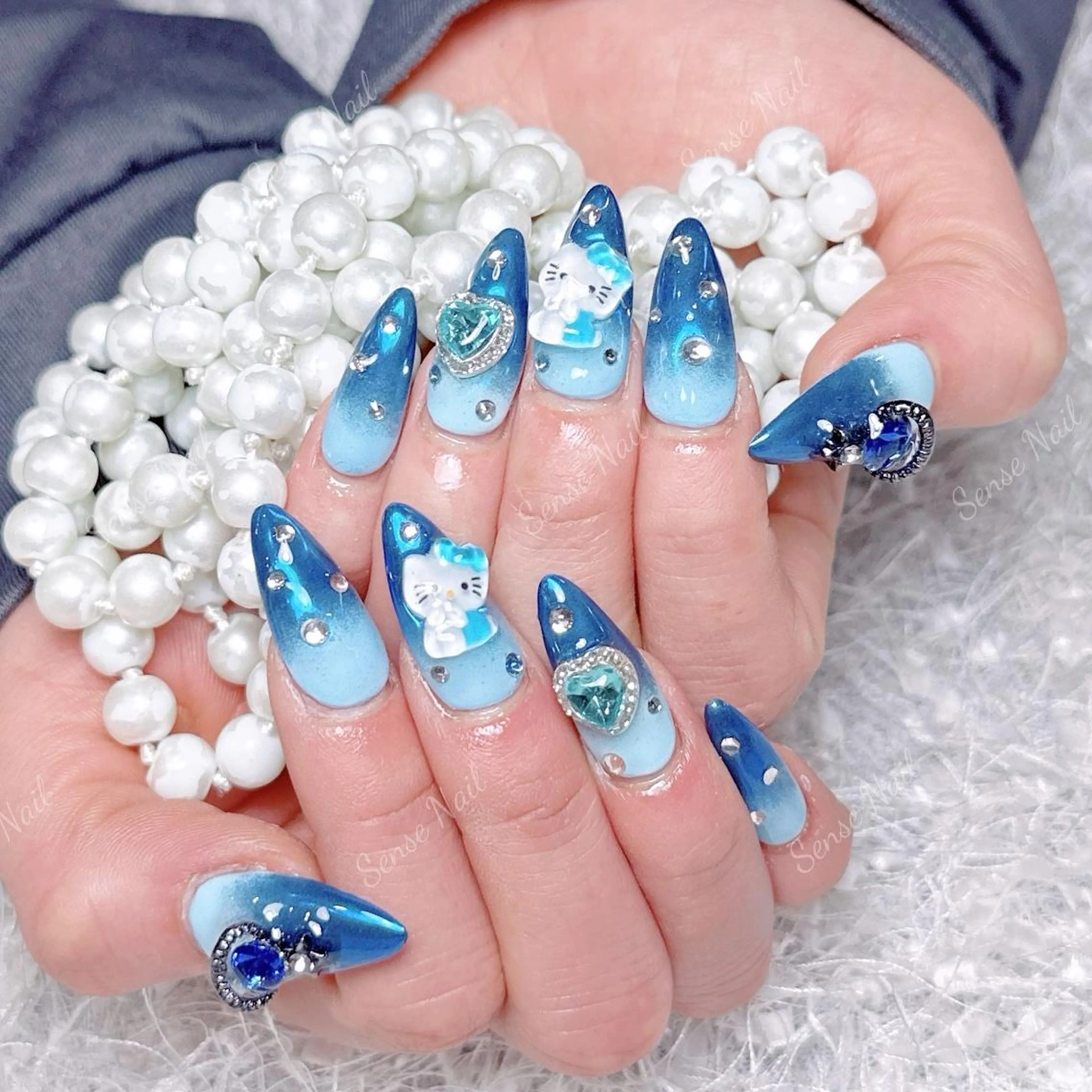 ネイル ハンドネイル ハンドケア Queening 🦋のネイルデザイン