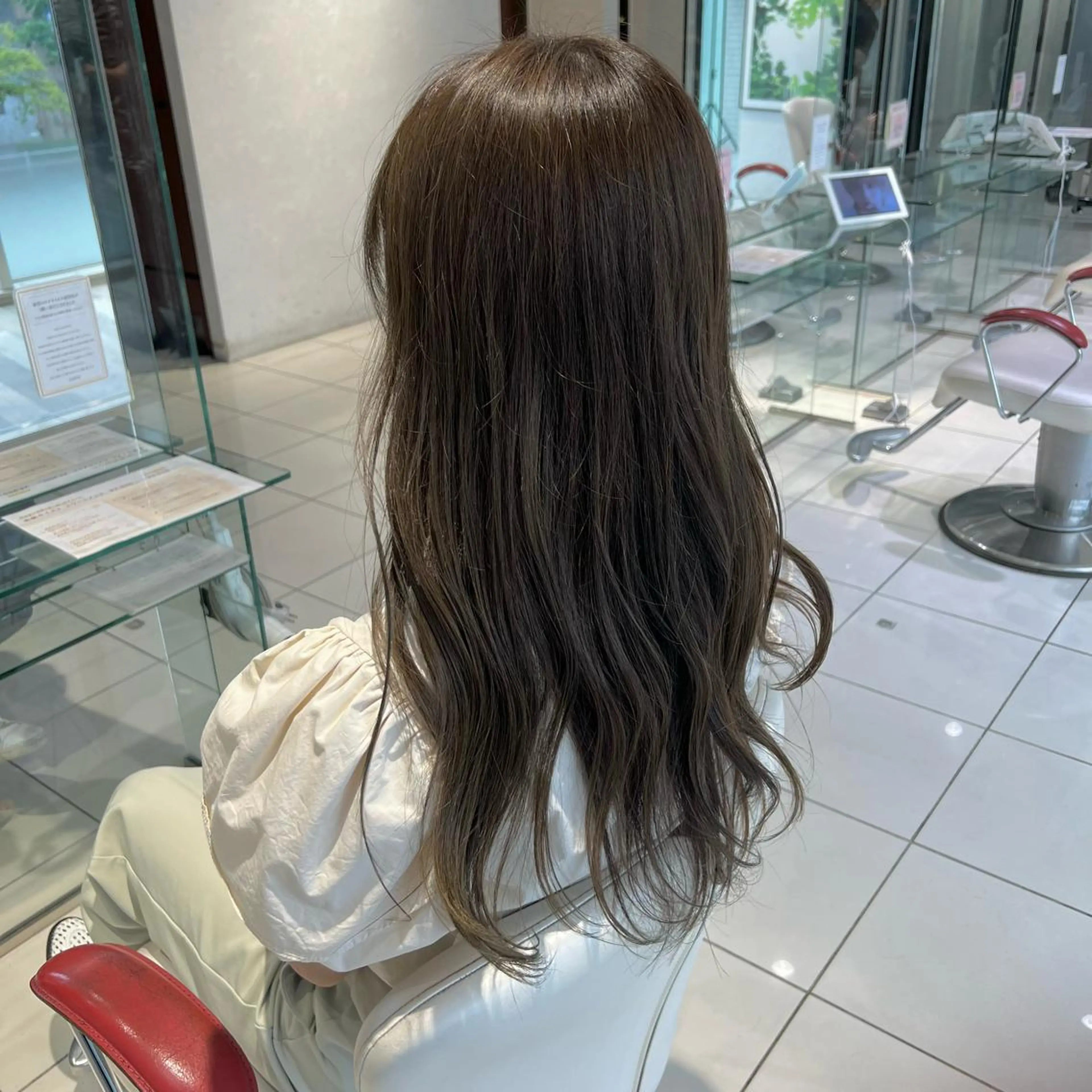 ロング カラー グレージュ オリーブグレージュ オリーブグレー ヘアカラー トリートメント stylist 🐶内藤 成香のヘアスタイル