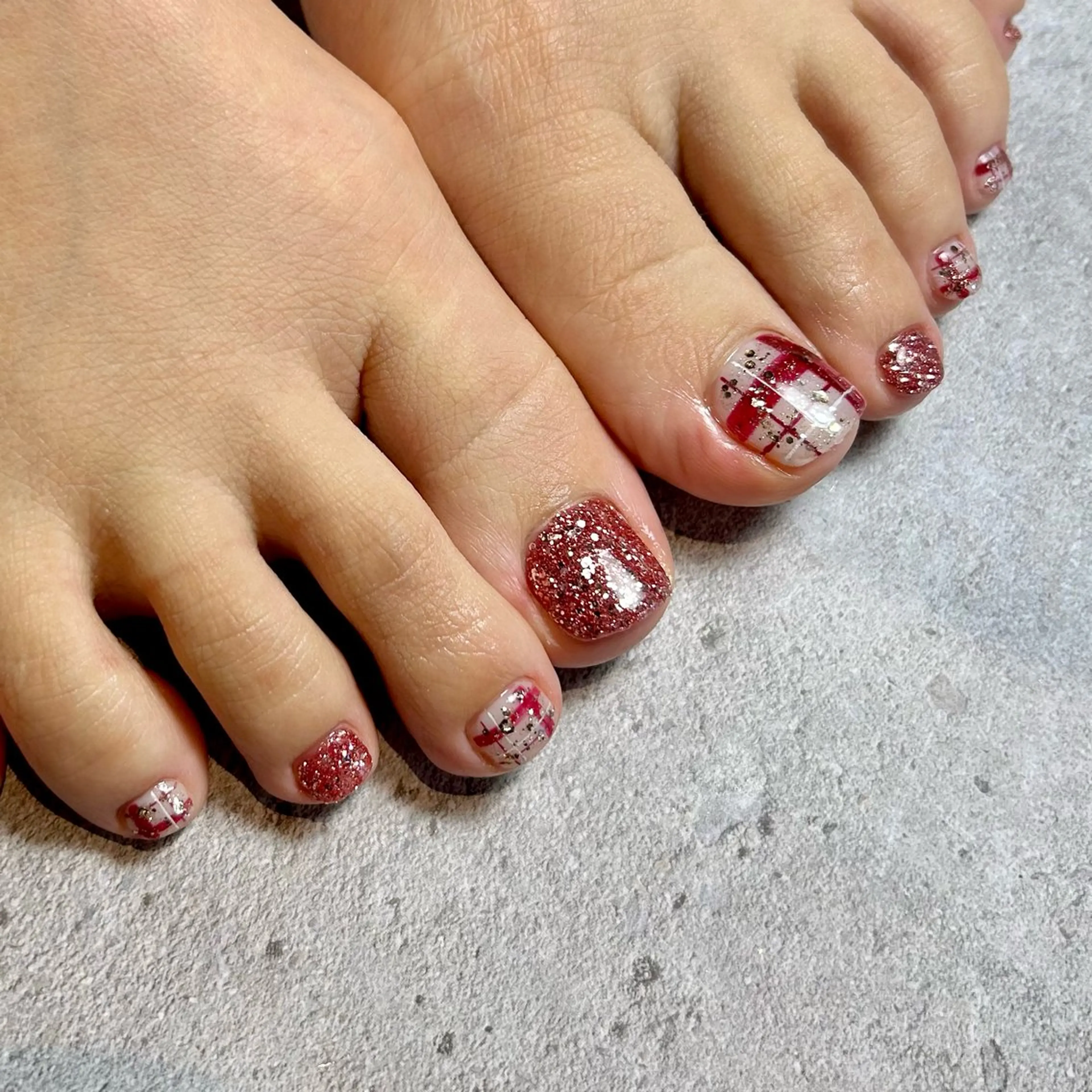 ネイル 持ち込み 赤色 フットネイル Reflection marikoのネイルデザイン