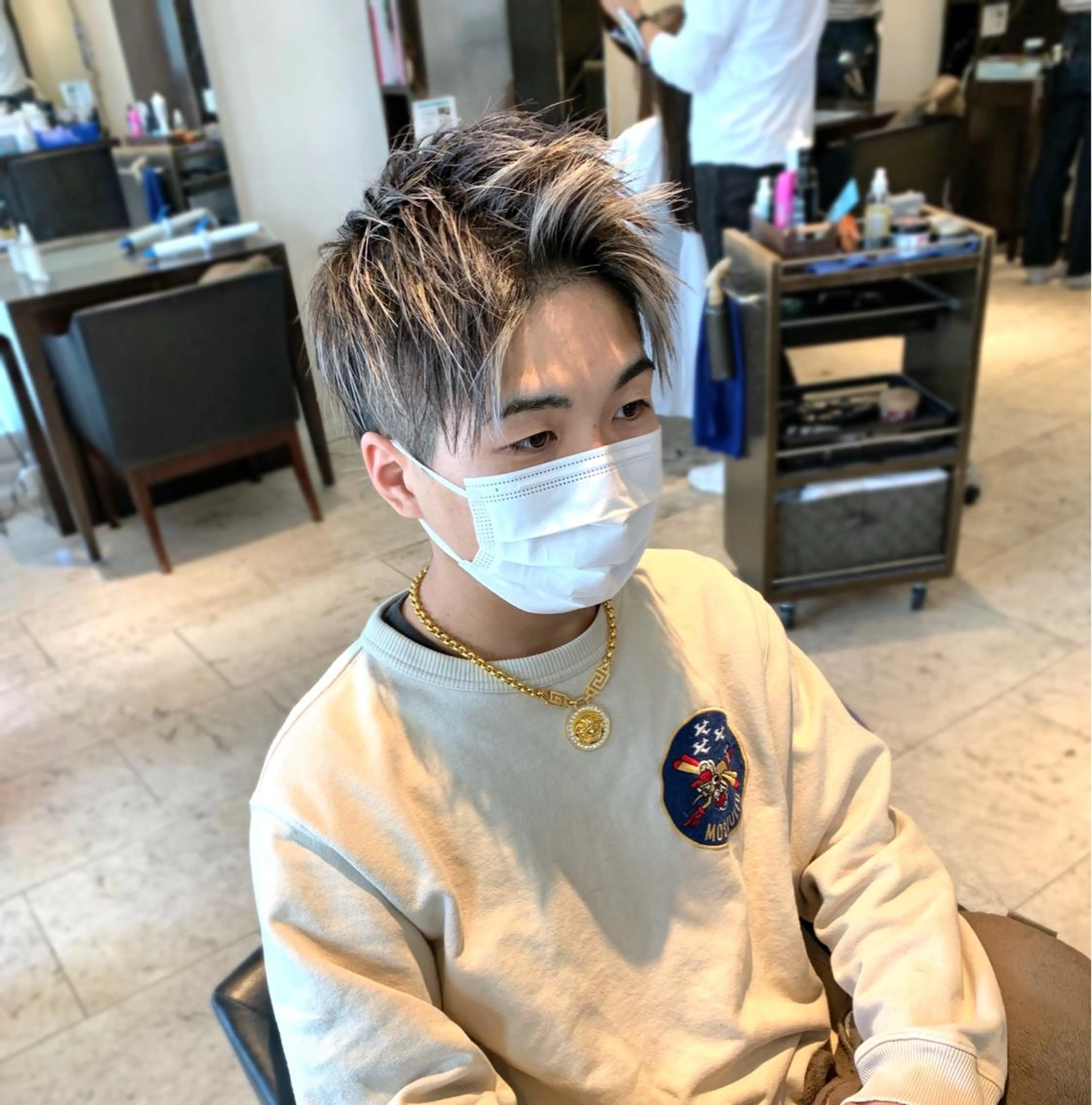 カラー メンズ メンズメッシュ メッシュ シルバー カット ヘアカラー トリートメント メンズ専門　井藤 雅也のヘアスタイル