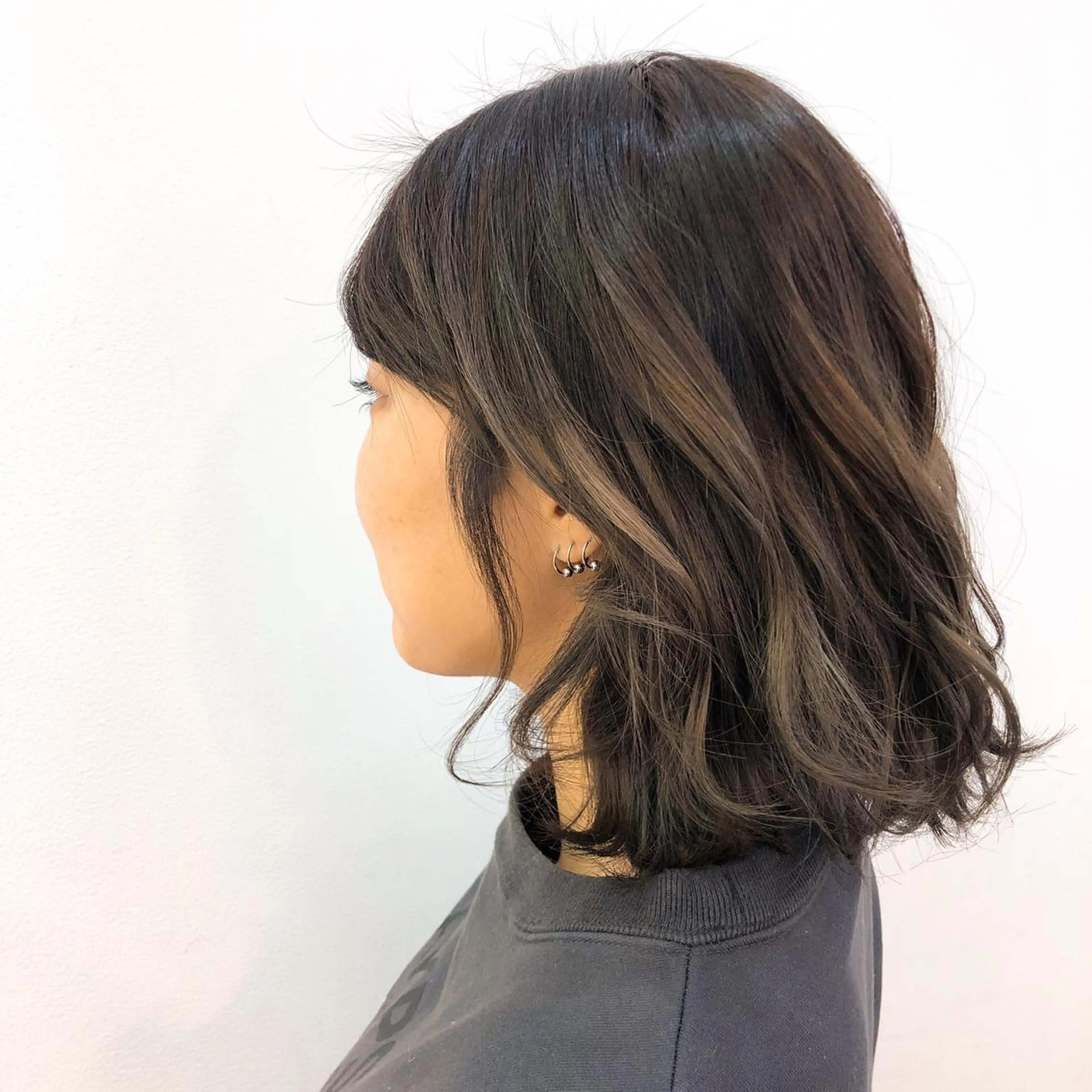 ミディアム カラー 渡邊 唯のヘアスタイル