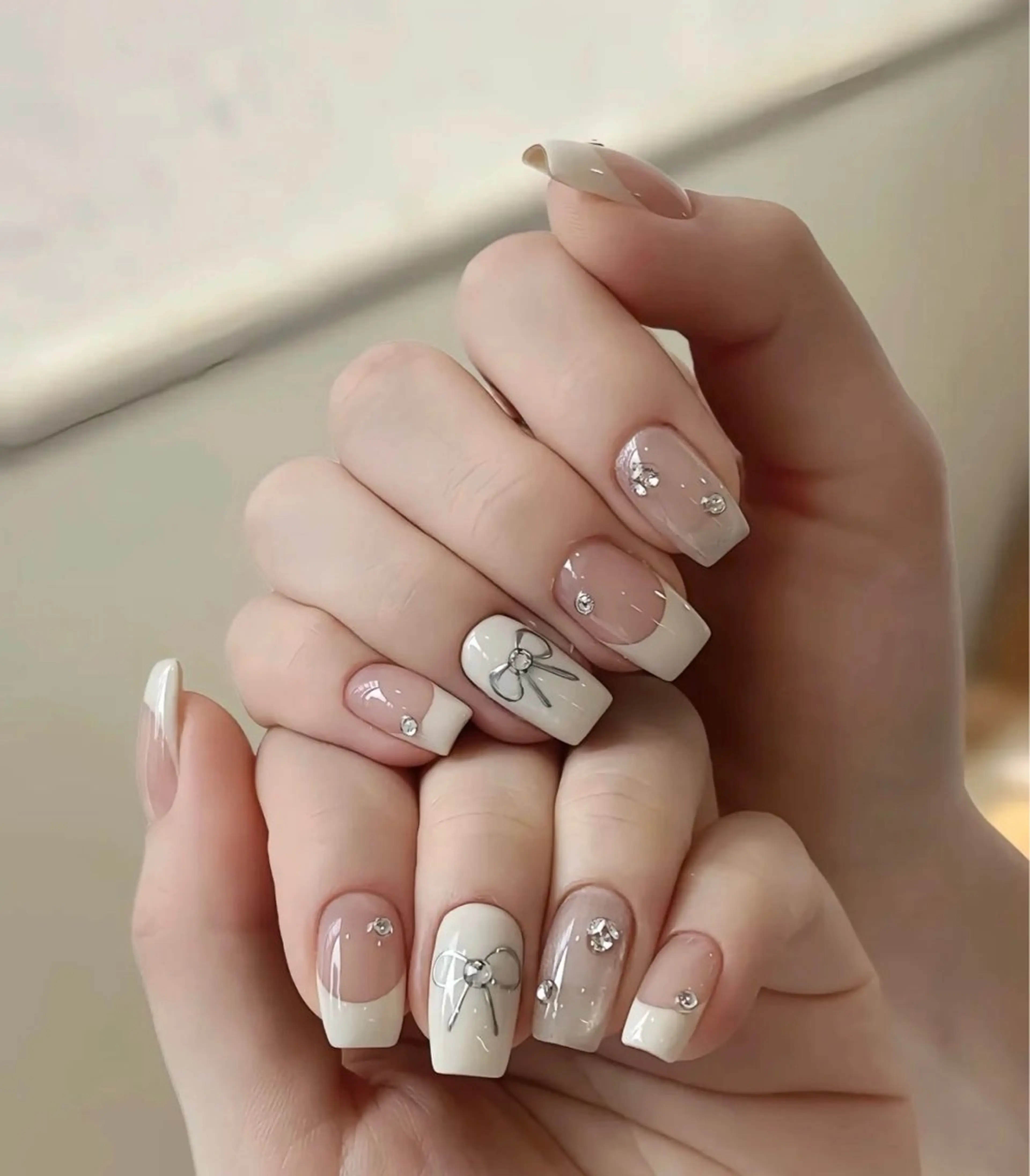 ネイル フレンチネイル ミラーネイル 持ち込み リボン BabyYouMi nailのネイルデザイン