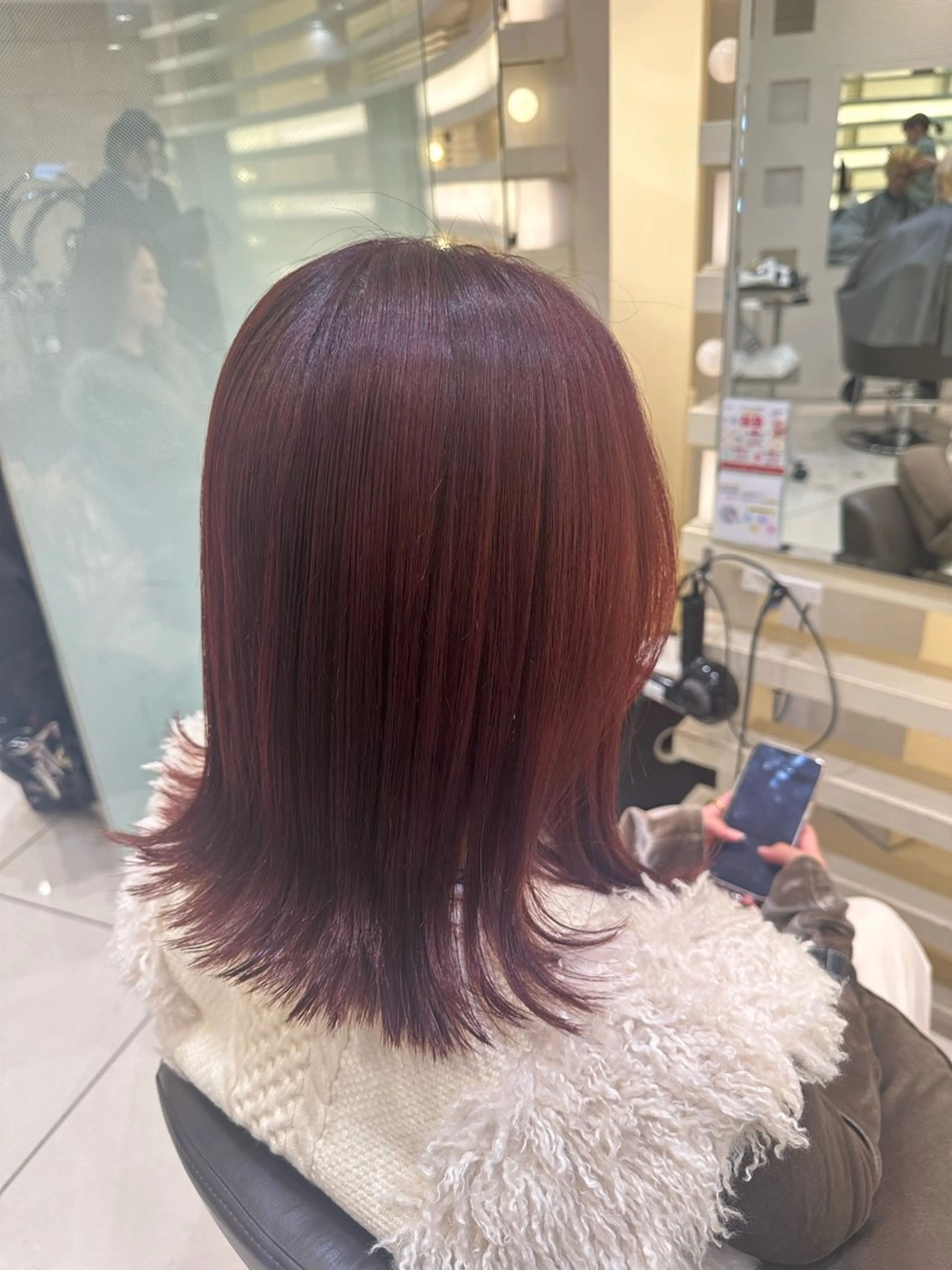 セミロング カラー タイトボブ個性派カラ ーAKANEのヘアスタイル