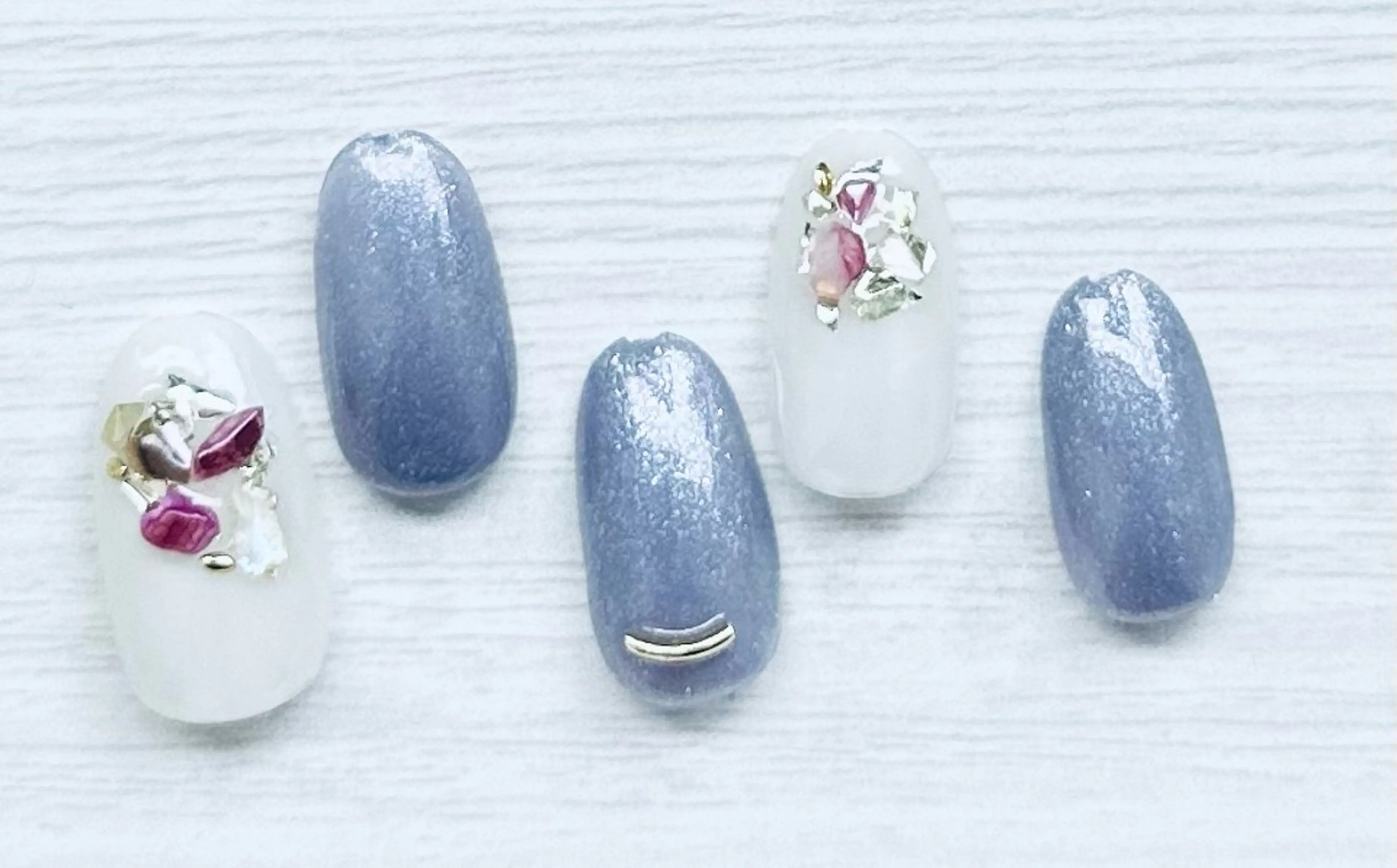 ネイル マグネットネイル nailsalon oluoluのネイルデザイン