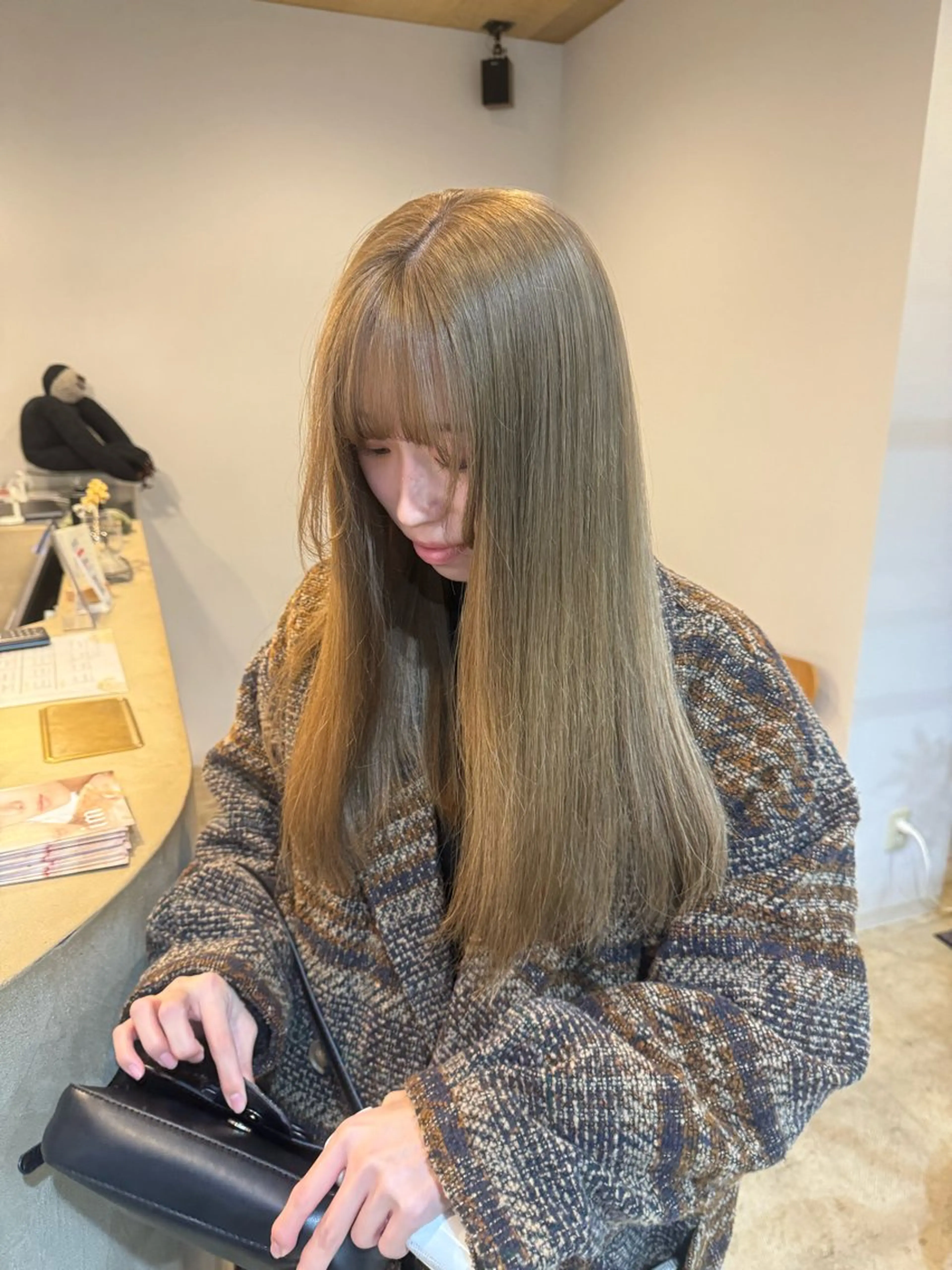 ロング カラー ベージュカラー ブリーチ オリーブベージュ カット ヘアカラー トリートメント 咲良 / allum 鈴鹿のヘアスタイル