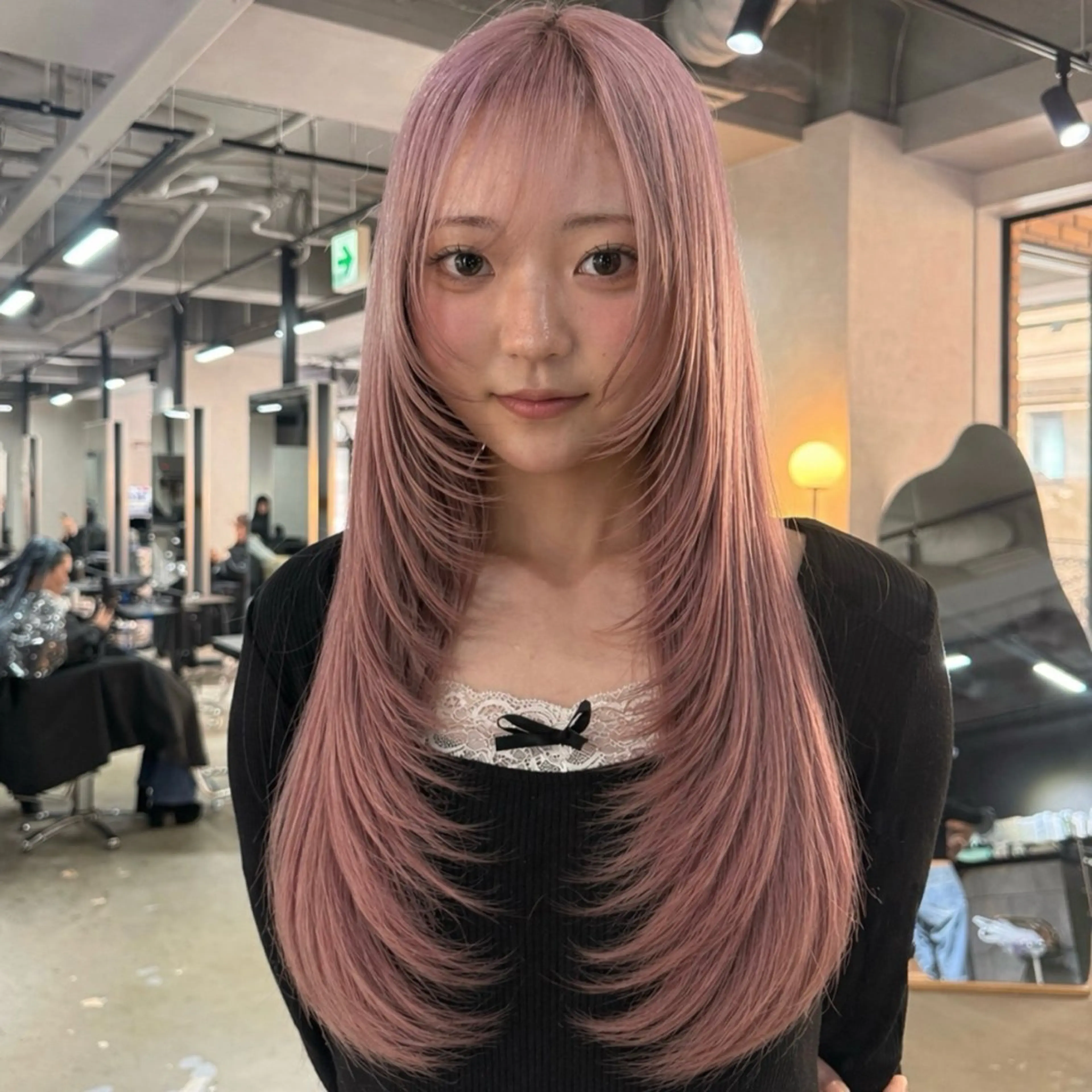 ロング レイヤーカット ヘアカラー 大阪／カラーモデル/ ハイトーン/みゅうのヘアスタイル