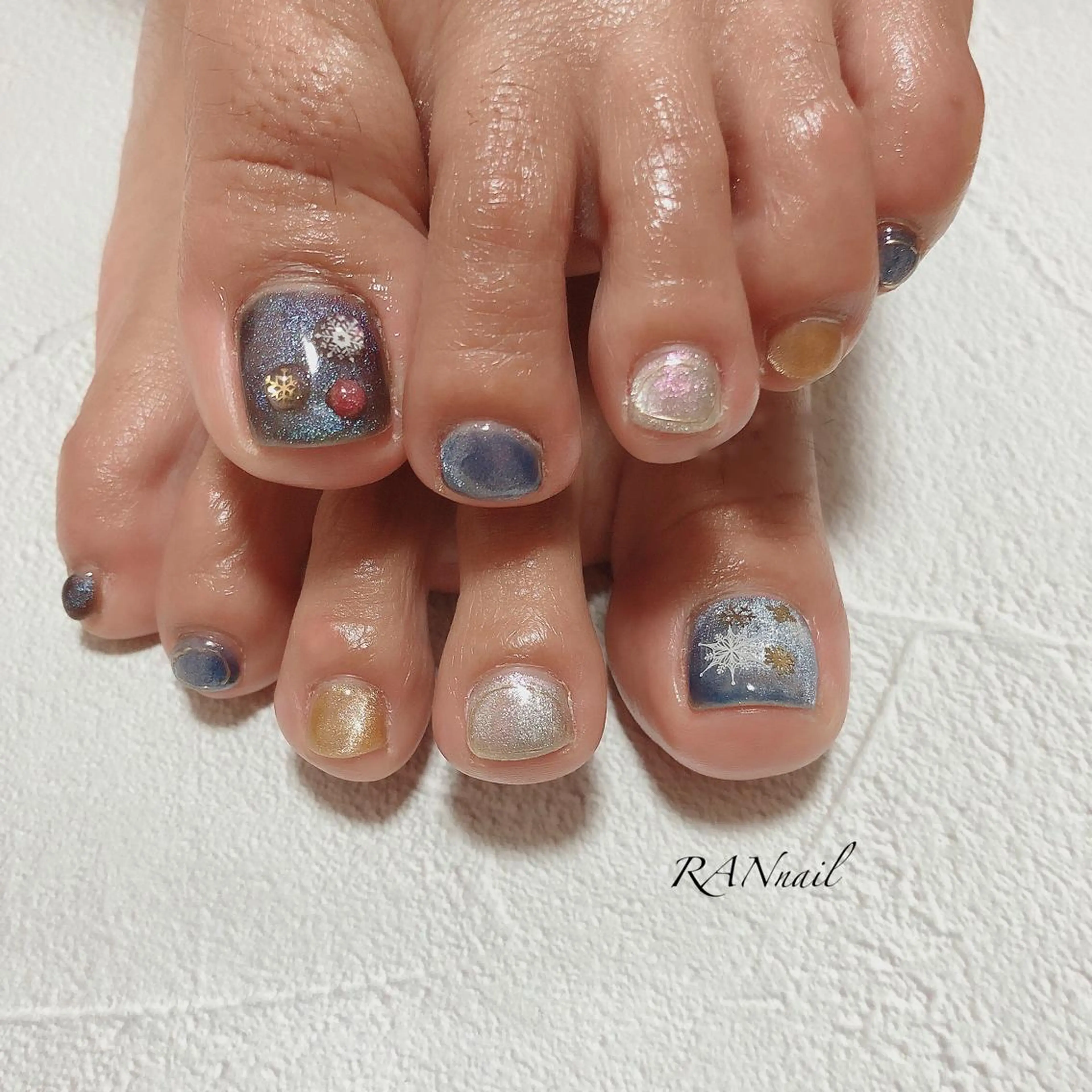 ネイル フットネイル フレンチネイル ジェルネイル キラキラネイル 水色 RAN nail 〜ランネイル〜所属・RAN nailのネイルデザイン