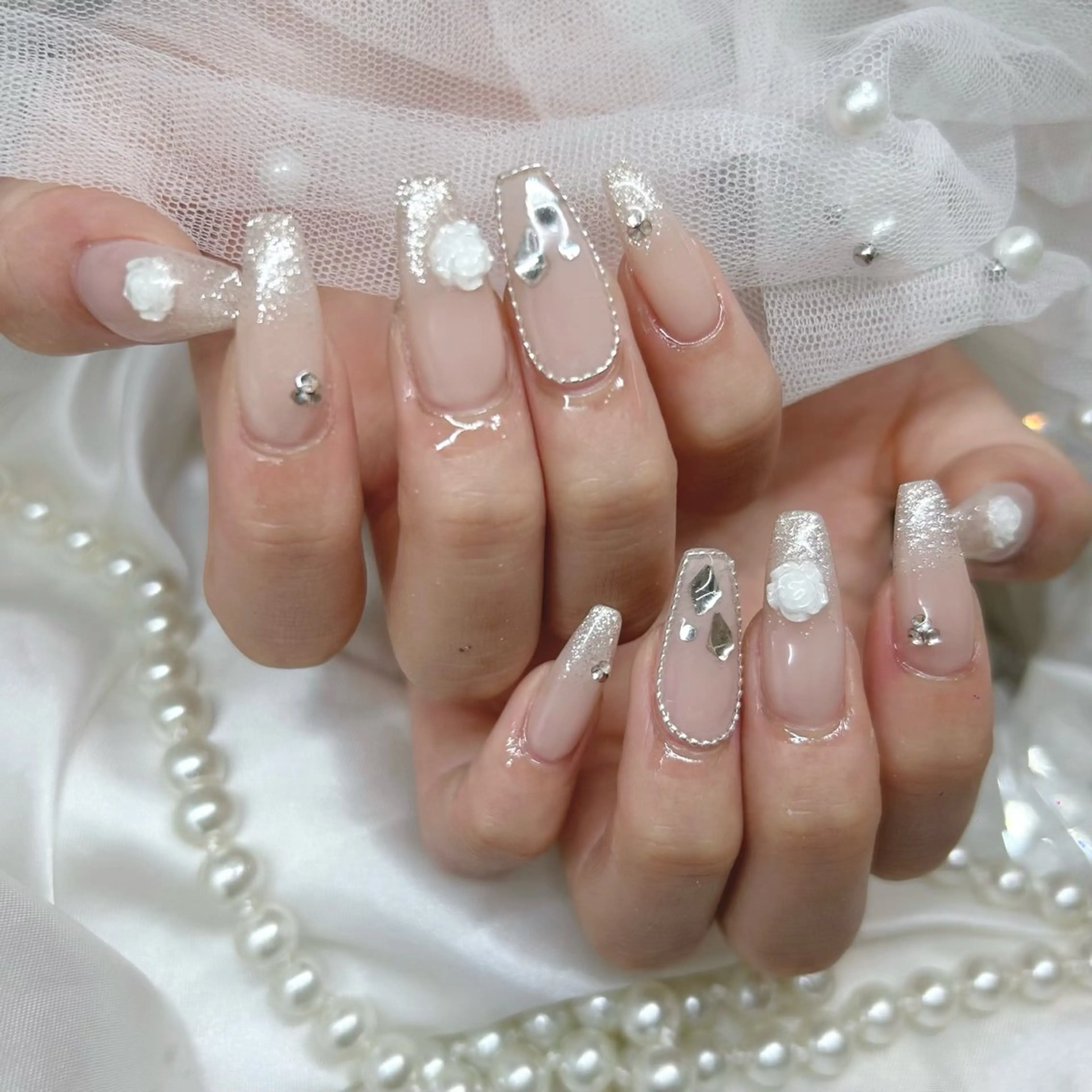 ミディアム ハンドネイル Ange Nailistのネイルデザイン