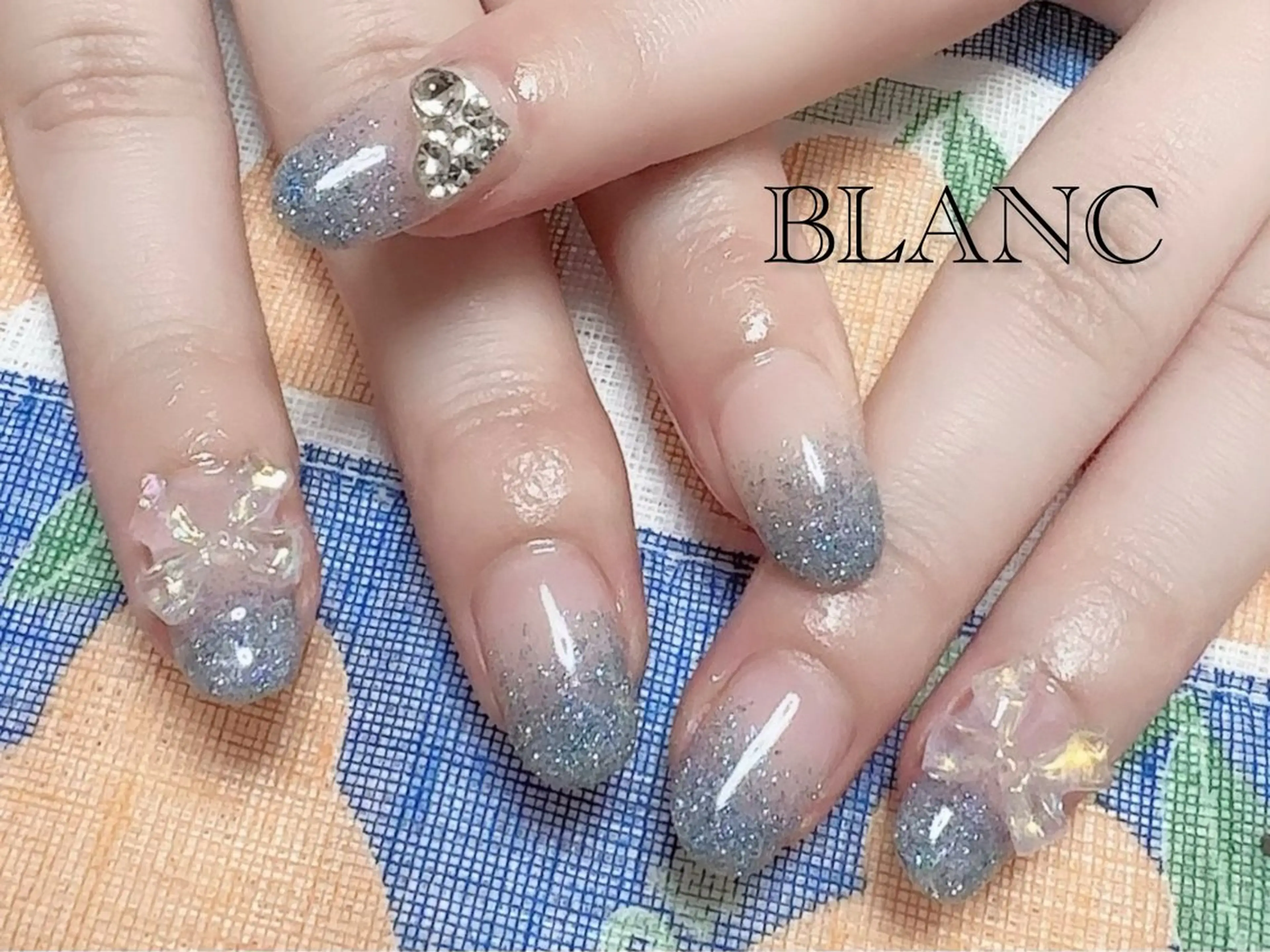 ネイル アートネイル 長さ出し ジェルネイル グラデーション ラメ(グリッター) BLANC （ブラン）のネイルデザイン