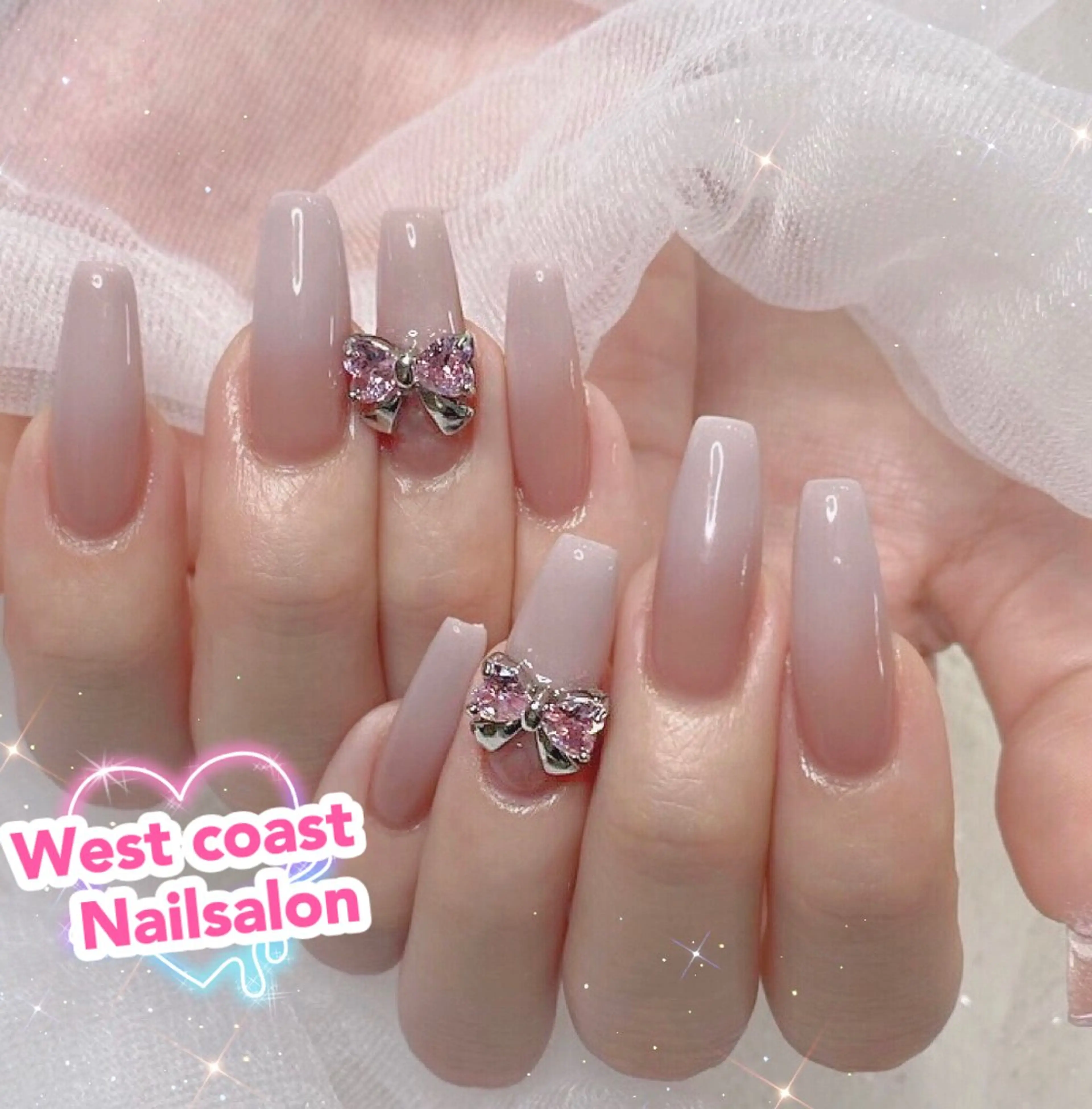 ネイル グラデーション 韓国ネイル マグネットネイル 持ち込み ニュアンスネイル ハンドネイル リボン、ガーリー パーツ放題専門店のネイルデザイン