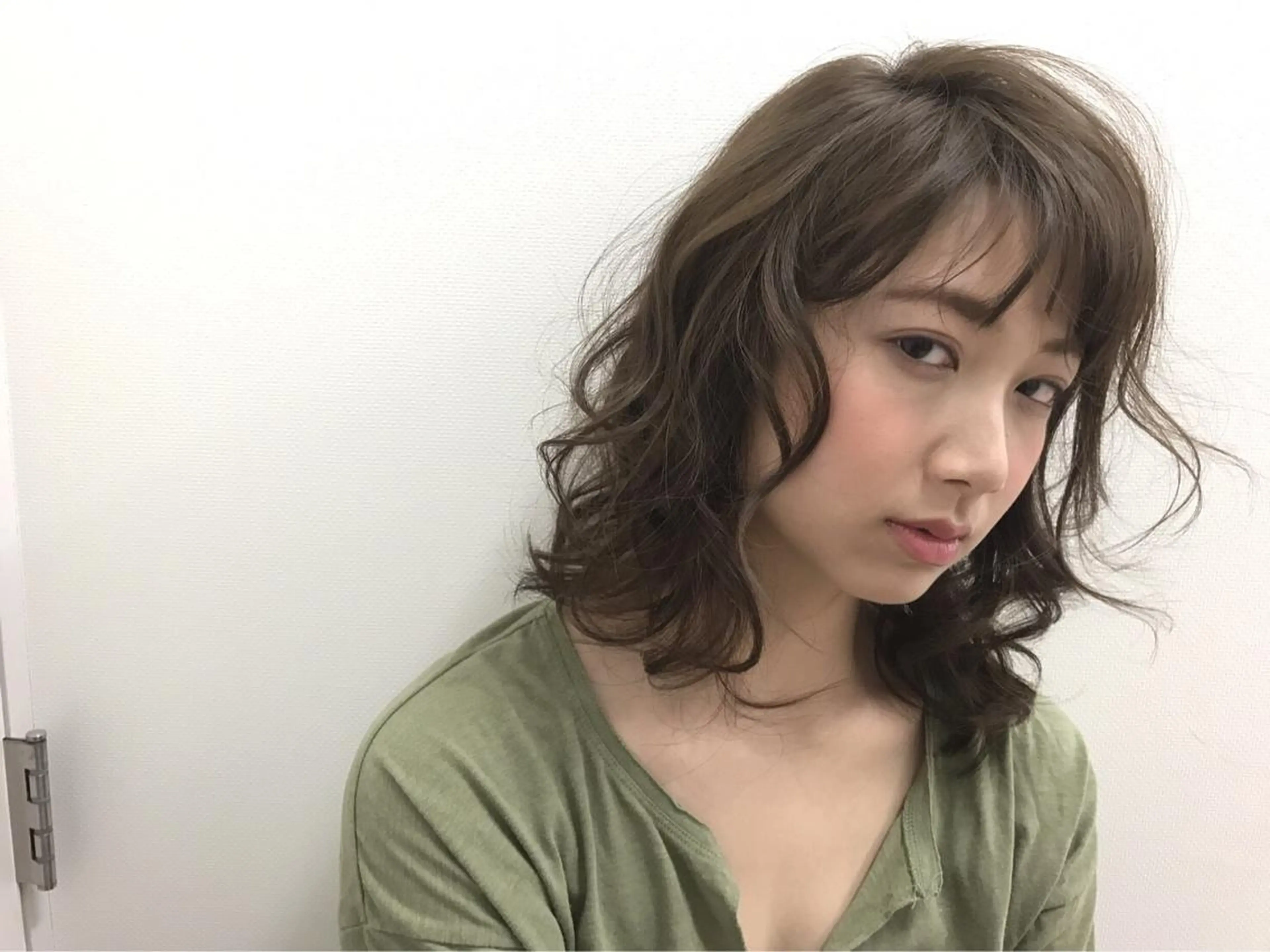 ミディアム ブリーチ/ハイトーン SERINAのヘアスタイル