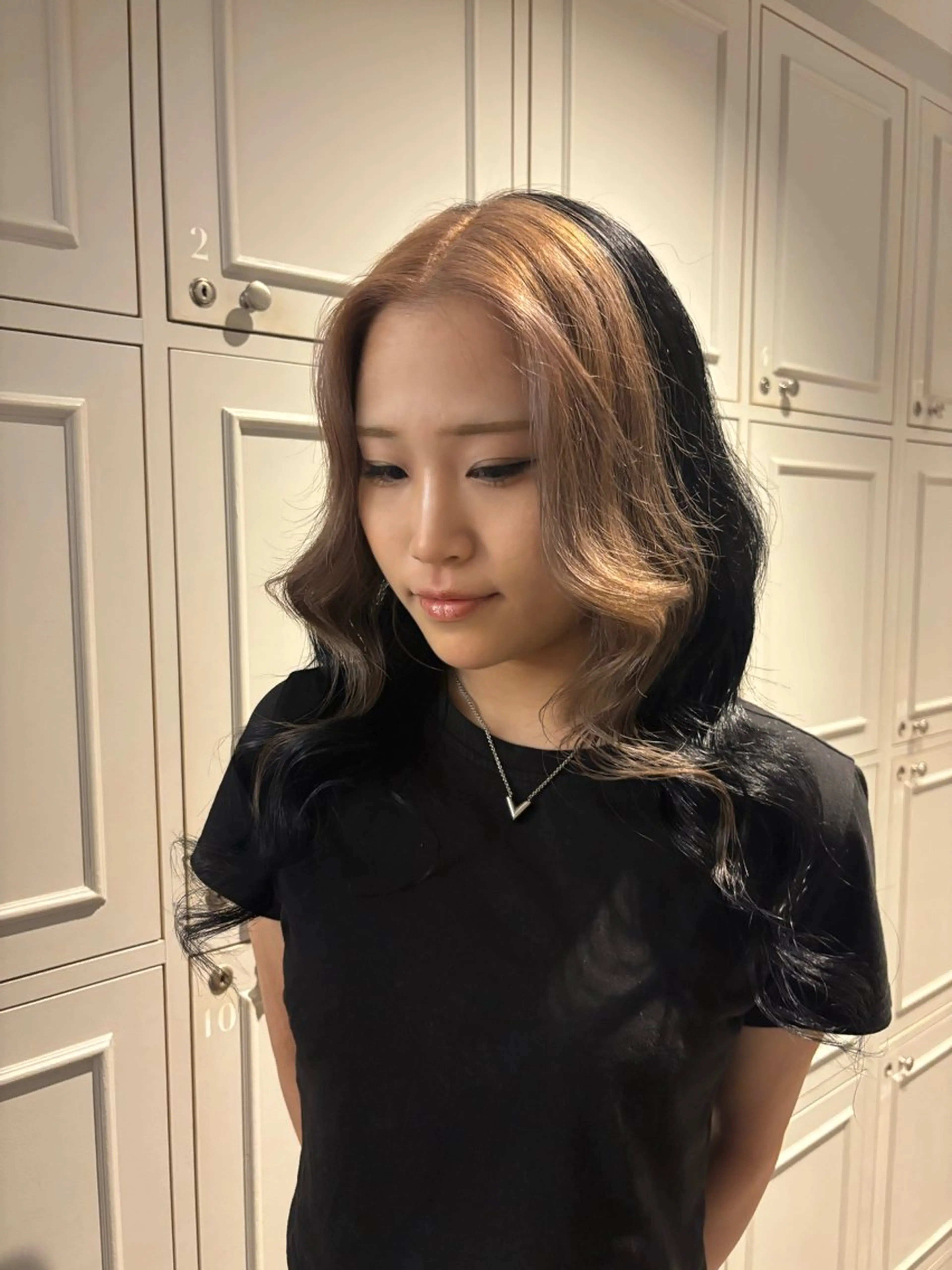 セミロング カラー 岩切 美海のヘアスタイル