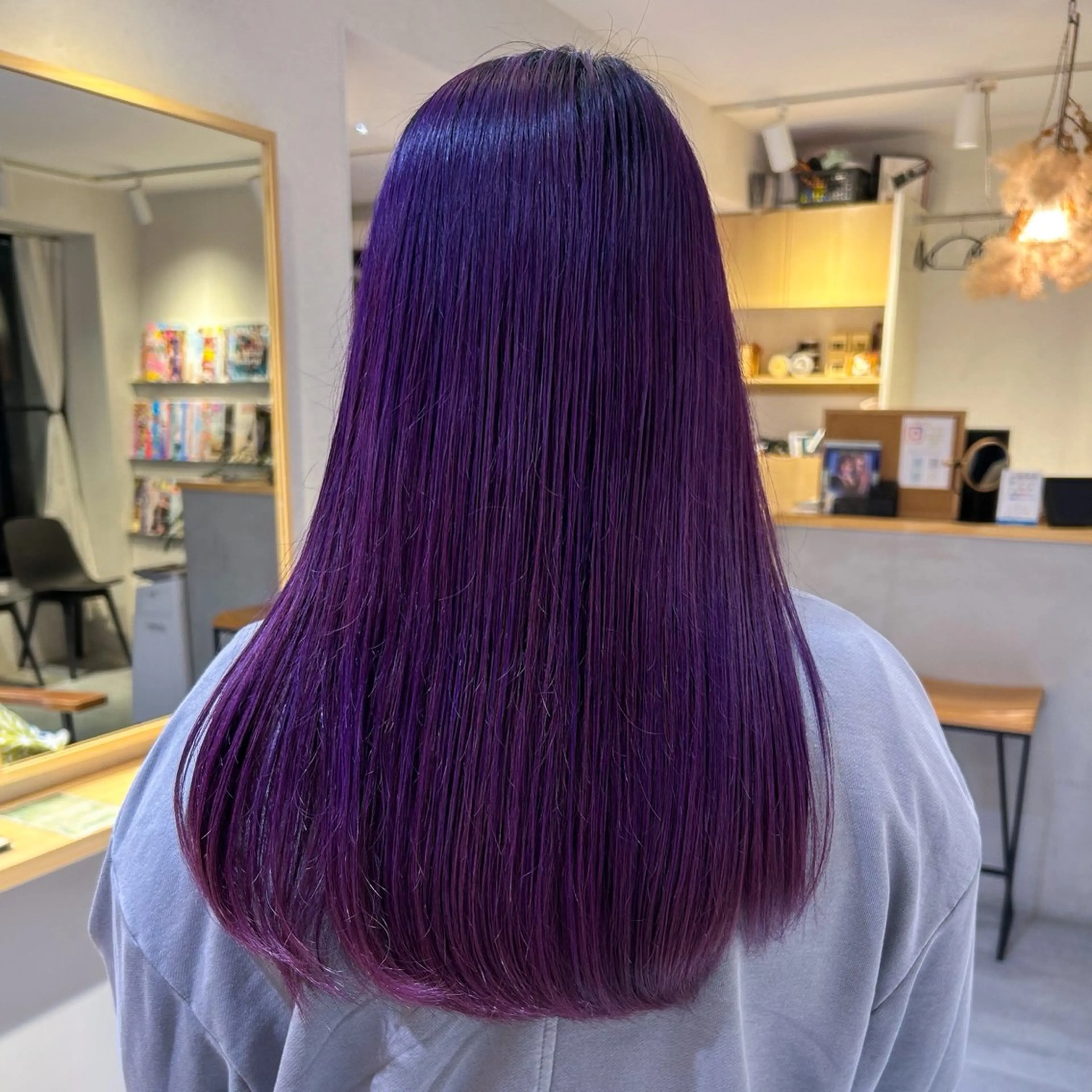ロング カラー ブリーチ パープルカラー 甲斐 瑞稀のヘアスタイル