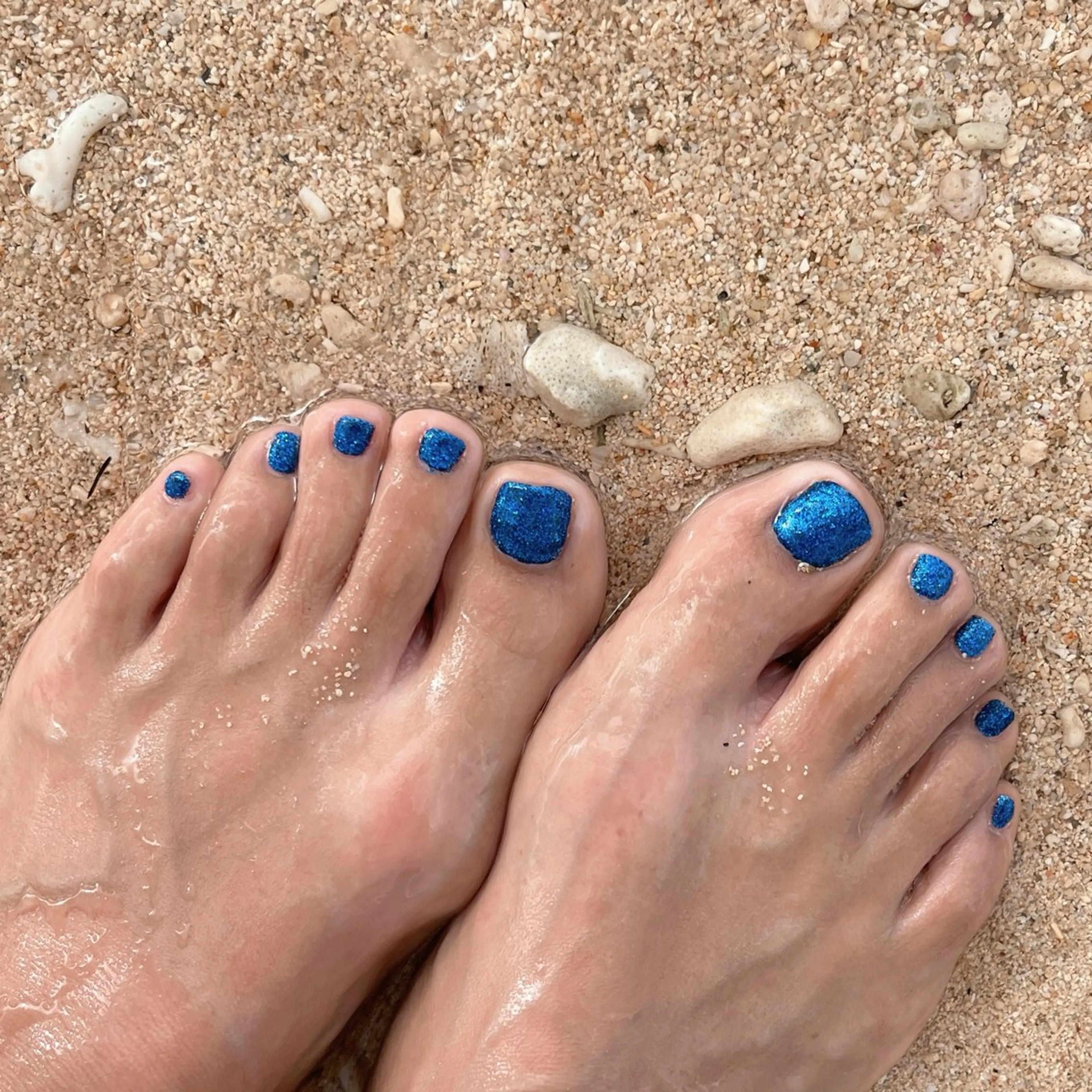 ネイル アートネイル ブルー フットネイル ジェルネイル キラキラネイル フットネイル Y nail なんば堀江店のネイルデザイン