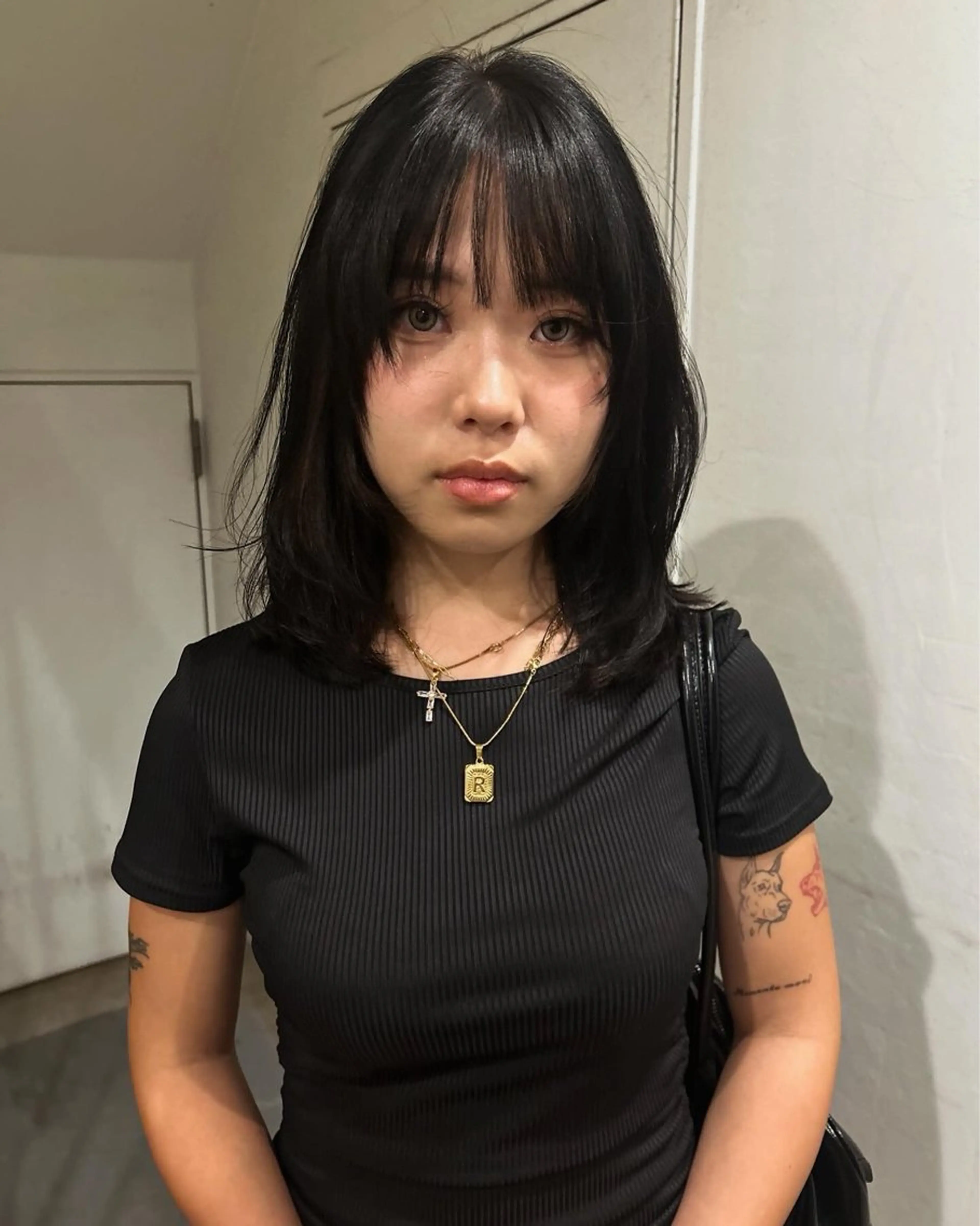 ミディアム hen所属・心斎橋/レイヤー/ ブリーチ/モエのヘアスタイル