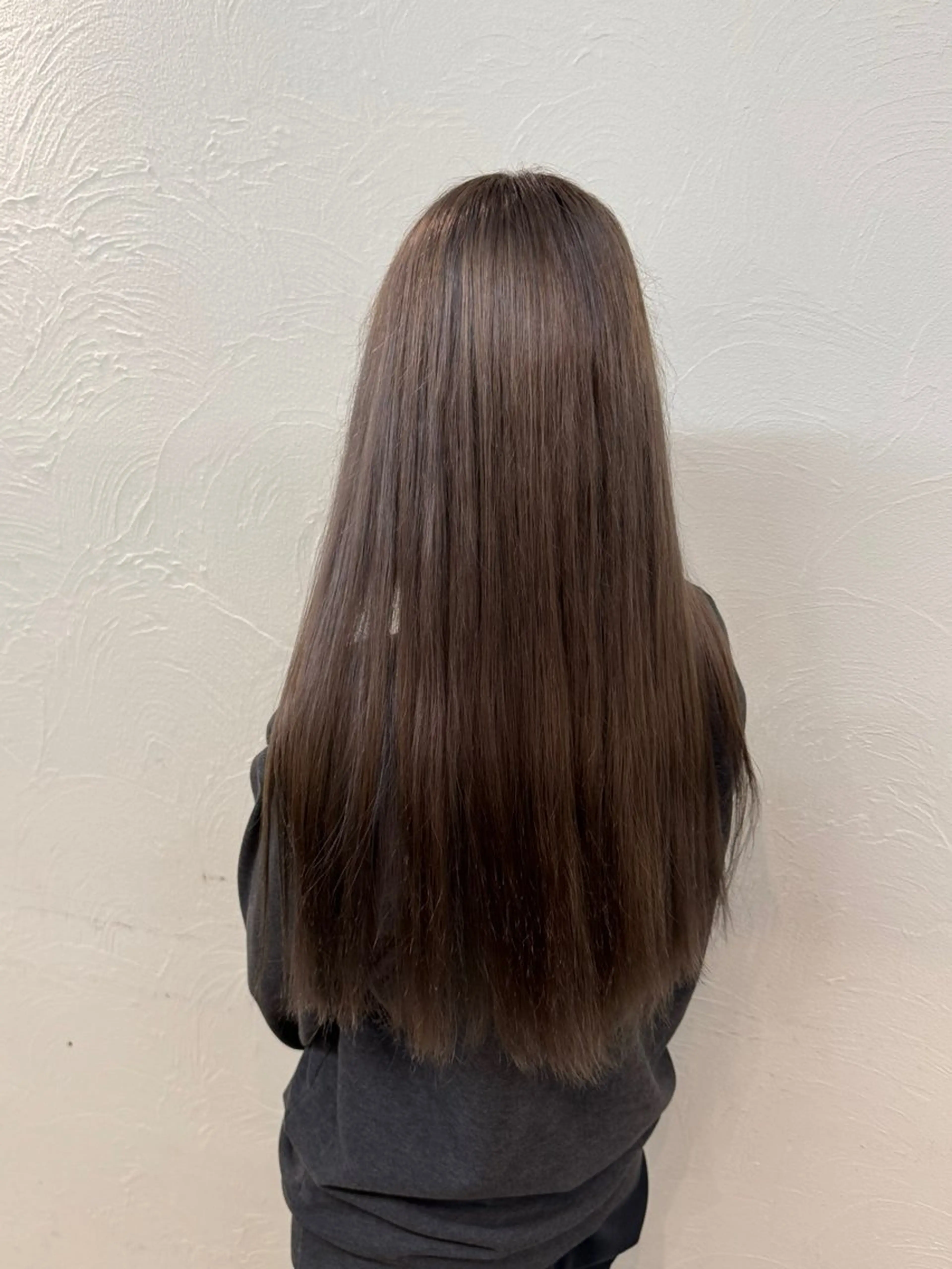 ロング カラー ブリーチ グレージュ ミルクティーグレージュ トリートメント カット ヘアカラー トリートメント 酒井 那乃羽のヘアスタイル