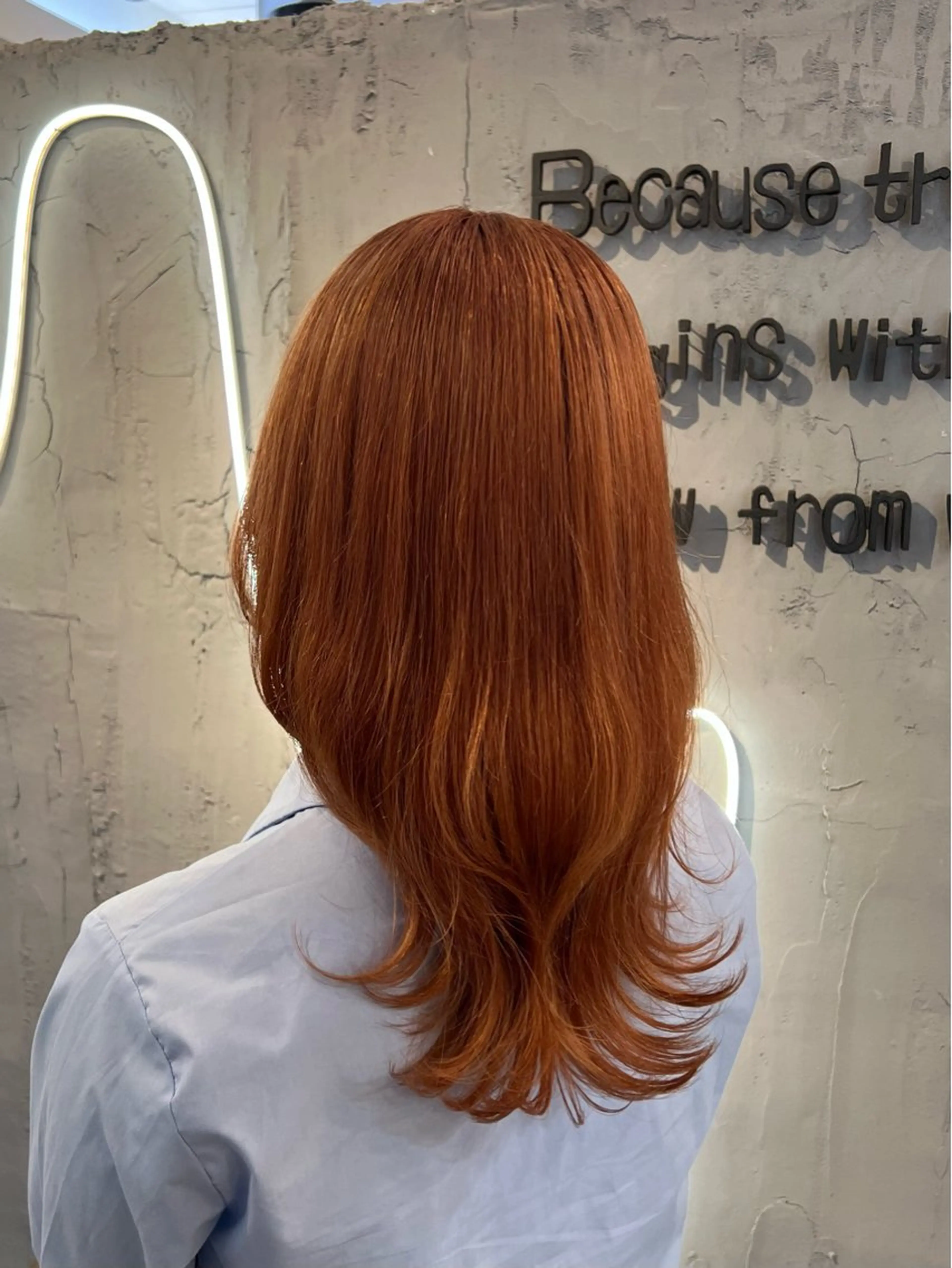 ミディアム カラー 透明感カラー オレンジ レイヤーカット カット ヘアカラー トリートメント いぐちしょうた🫧 VISAGEbaskのヘアスタイル