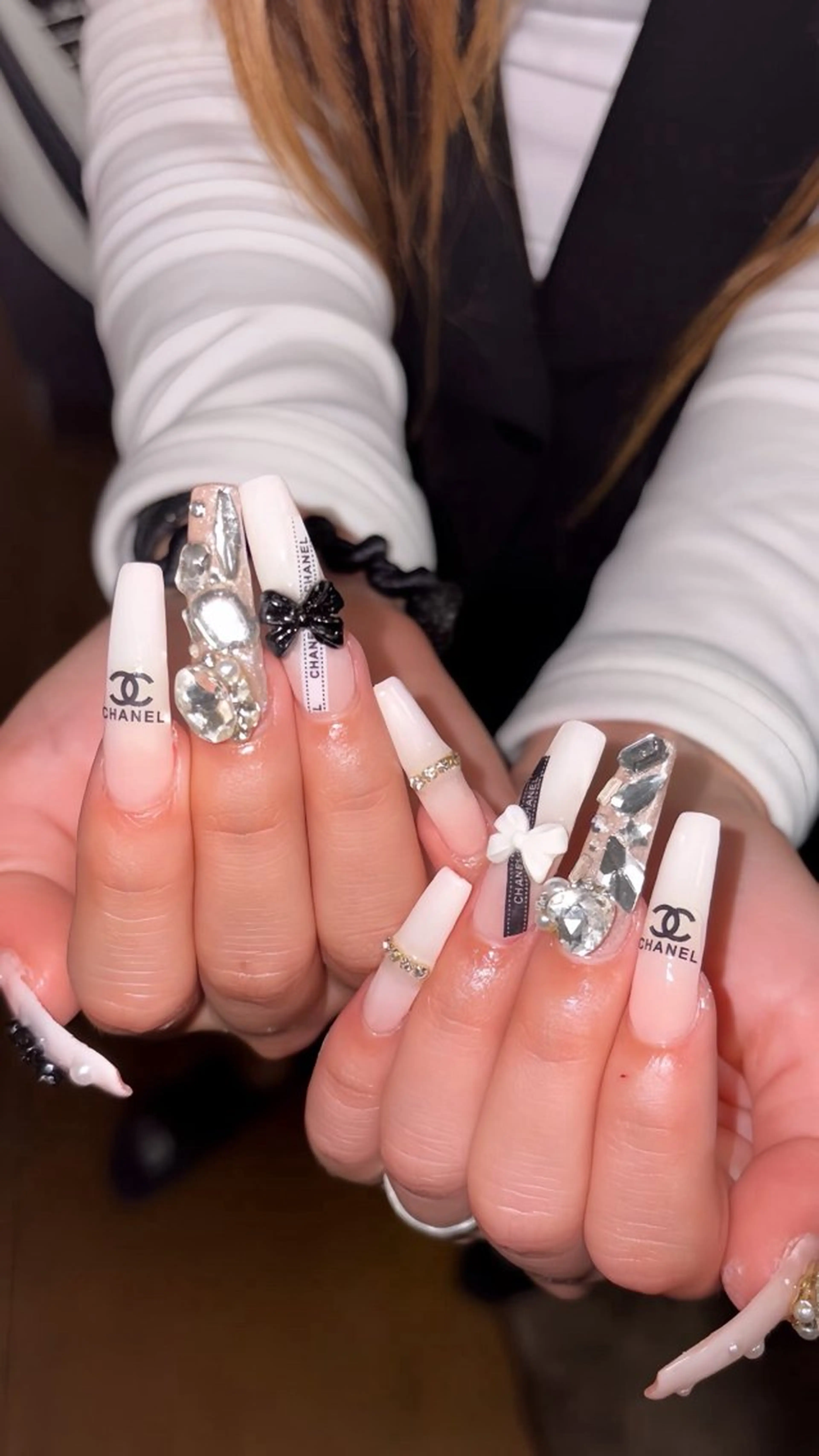 ハンドネイルやりたい放題持ち込み💅🏻( ¨̮ )💛長さ出有🙆🏻‍♀️の写真