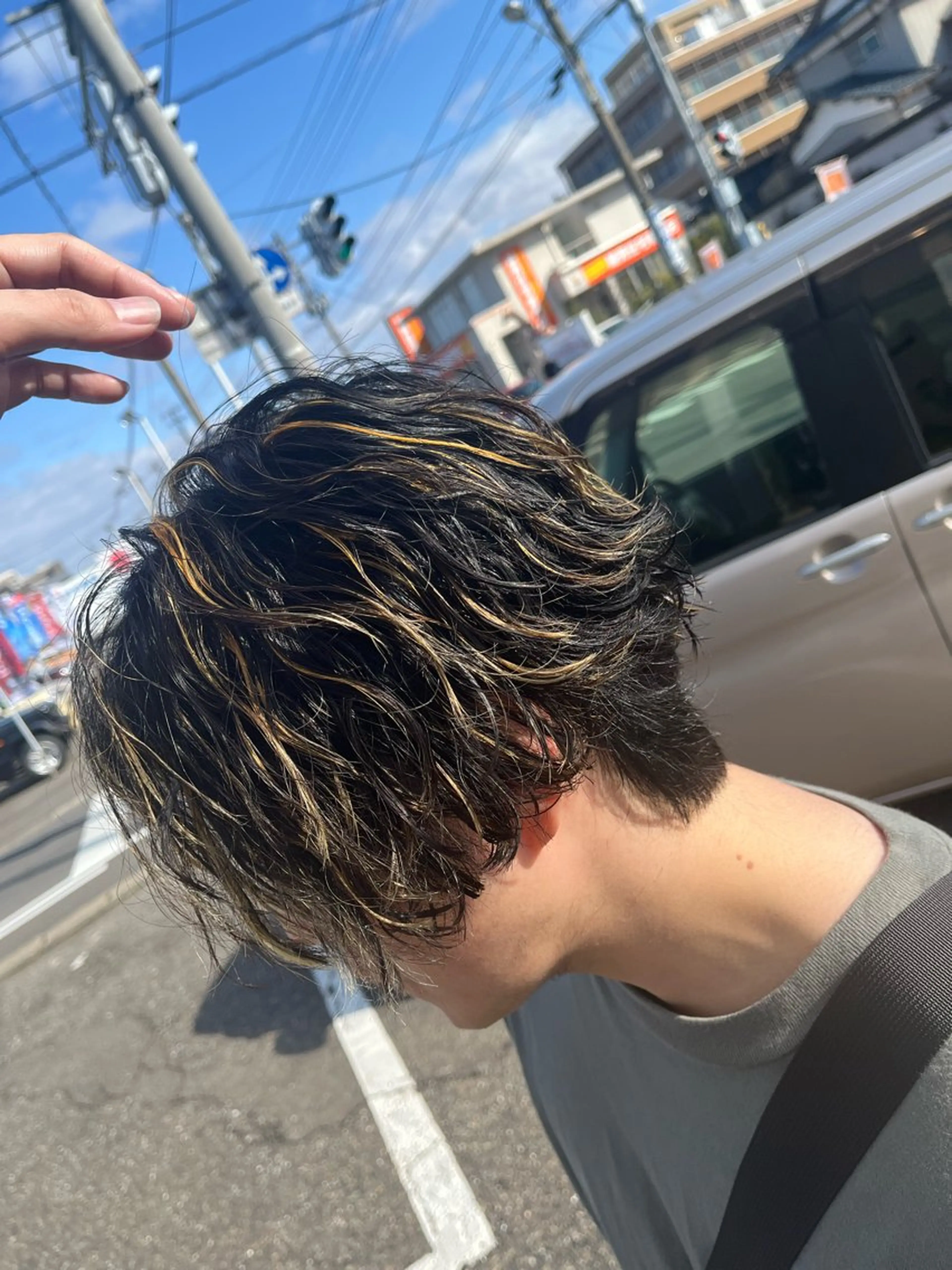 ロング カラー パーマ メンズ メンズハイライト 波巻きパーマ ハイライトカラー ハイライト パーマが得意な【最高 悠斗】のヘアスタイル