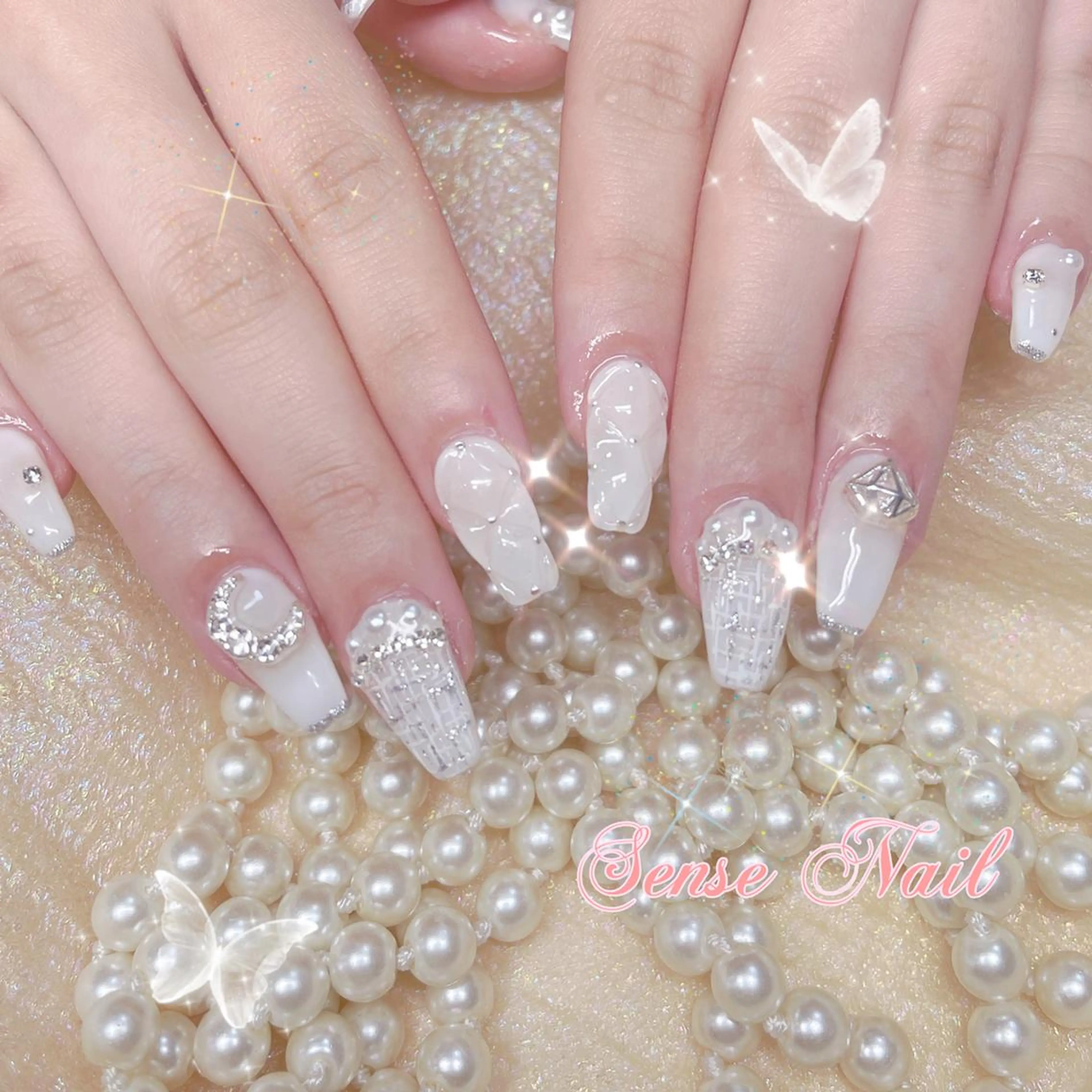 ネイル ハンドネイル 🦋 Queenieのネイルデザイン