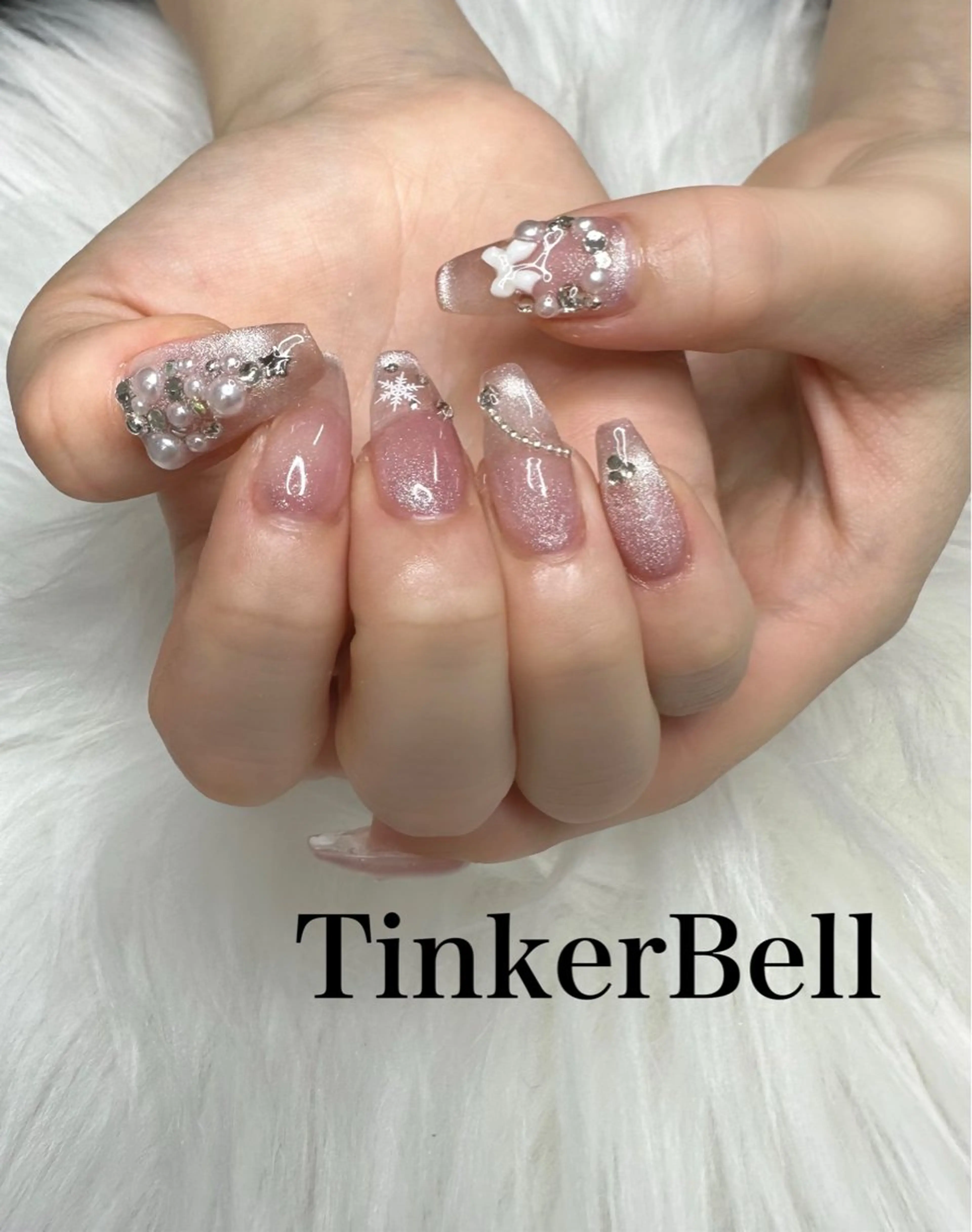 ネイル キラキラネイル 冬ネイル ハンドネイル Tinker Bellのネイルデザイン